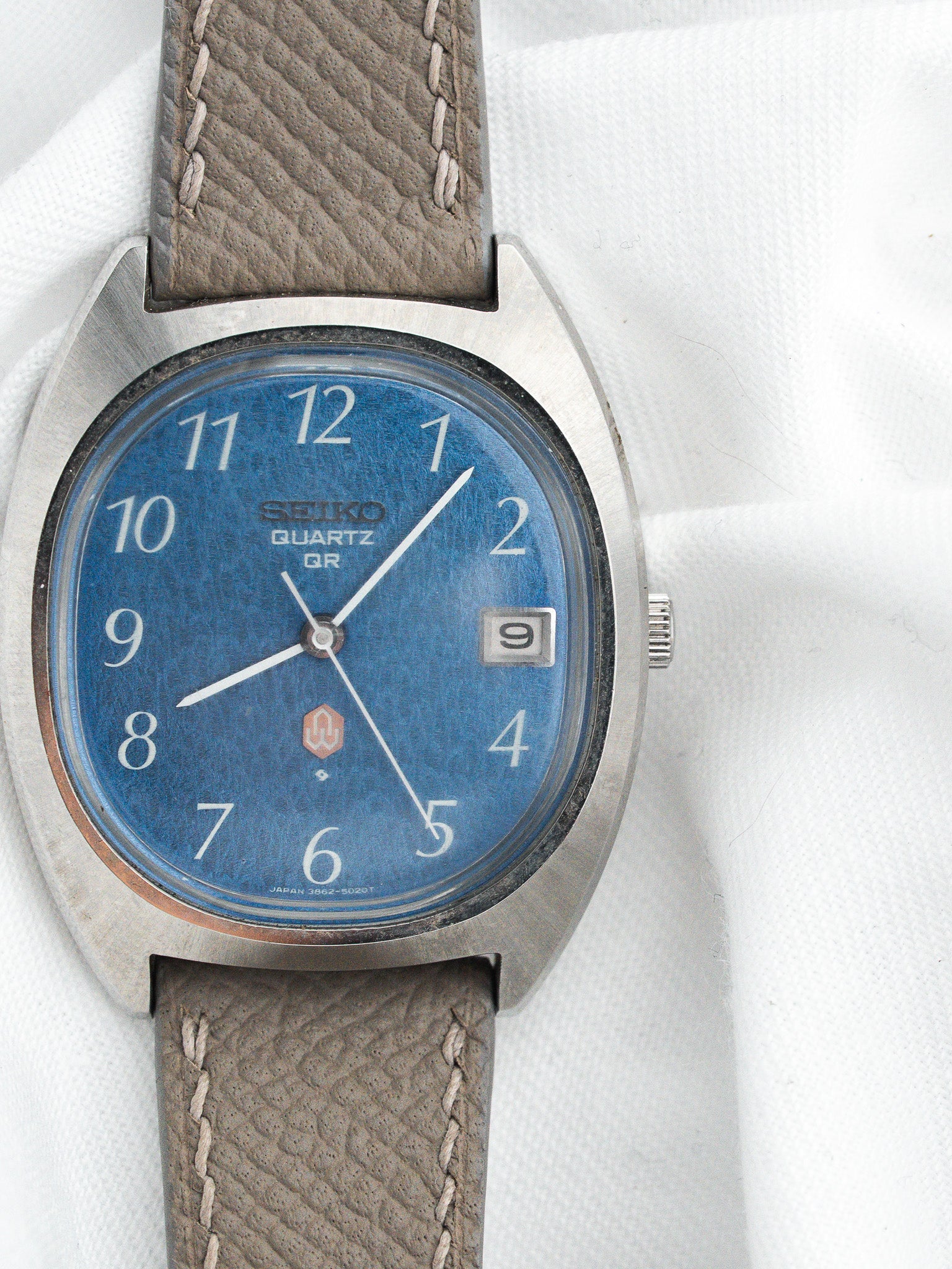 Montre Seiko Quartz QR 3862-5010 — Cadran Bleu Boîtier Coussin (1974)