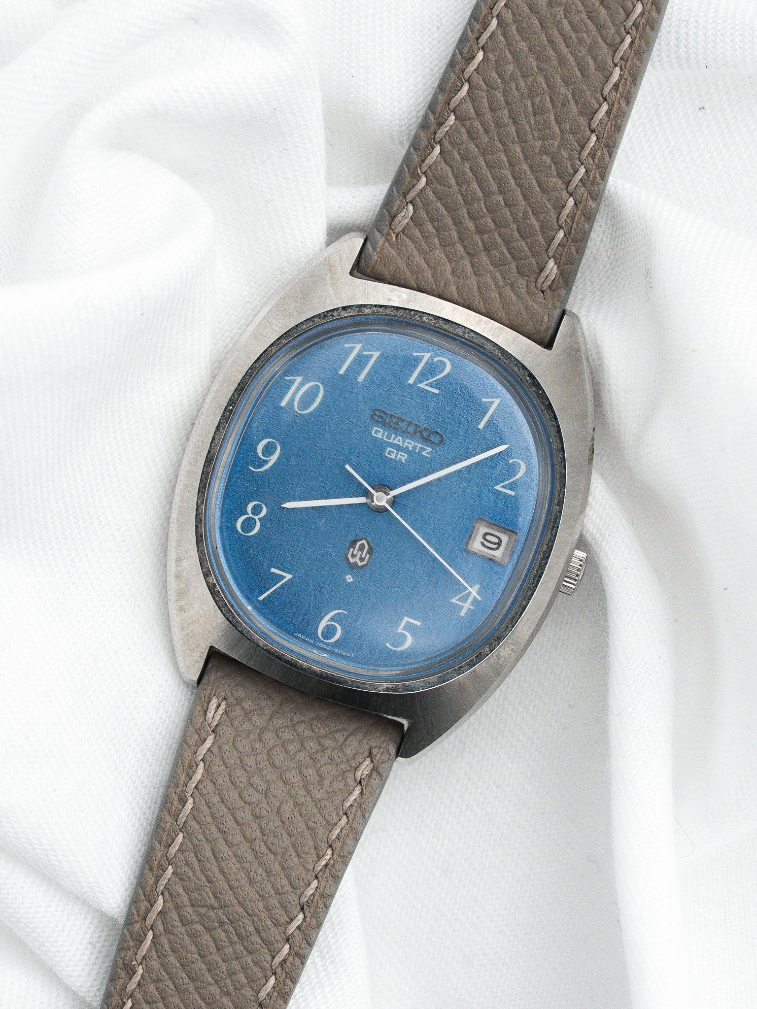Montre Seiko Quartz QR 3862-5010 — Cadran Bleu Boîtier Coussin (1974)