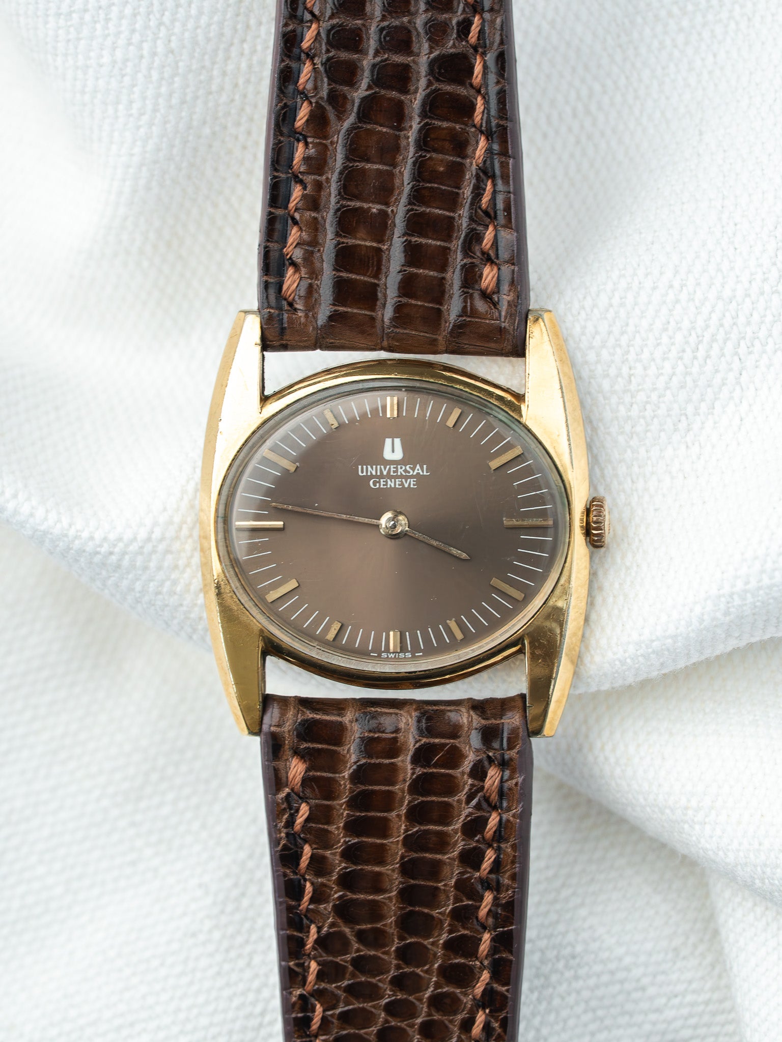Montre Universal Genève Vintage - "Batwing" Plaqué or (Années 1970)