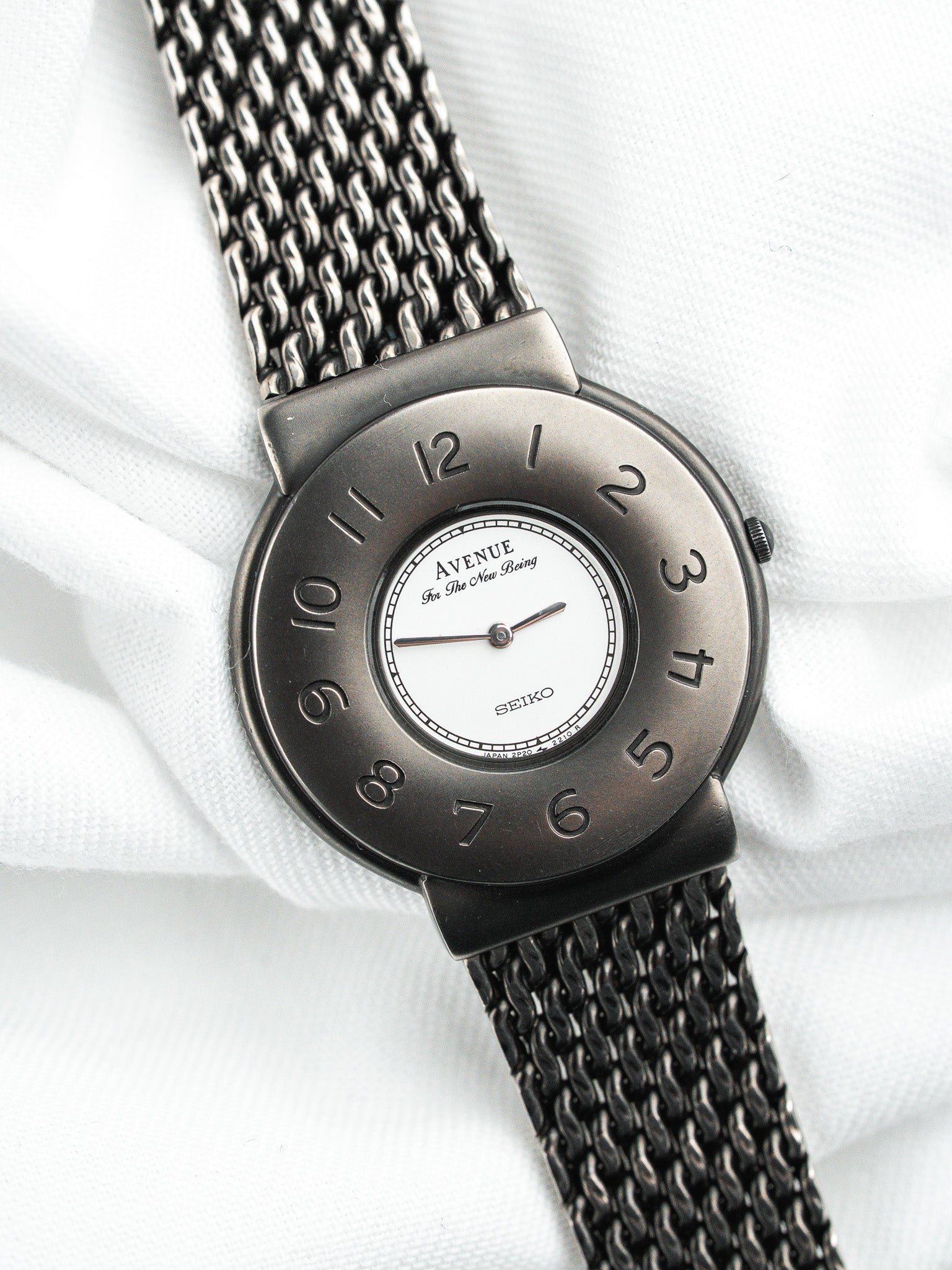 Seiko Avenue Watch 2P20-0560 — Lünette mit erhabenen Ziffern (1997)