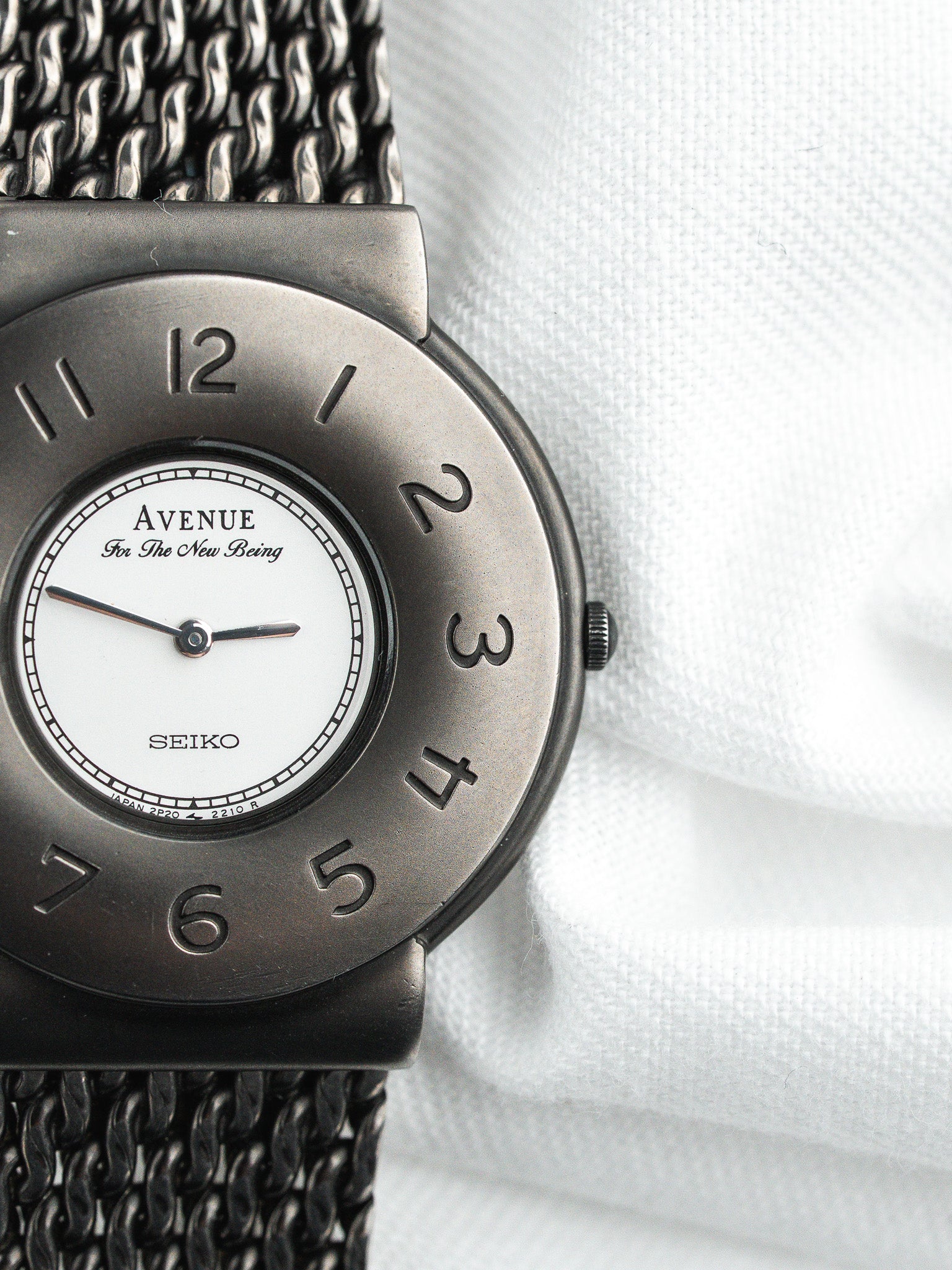 Seiko Avenue Watch 2P20-0560 — Lünette mit erhabenen Ziffern (1997)