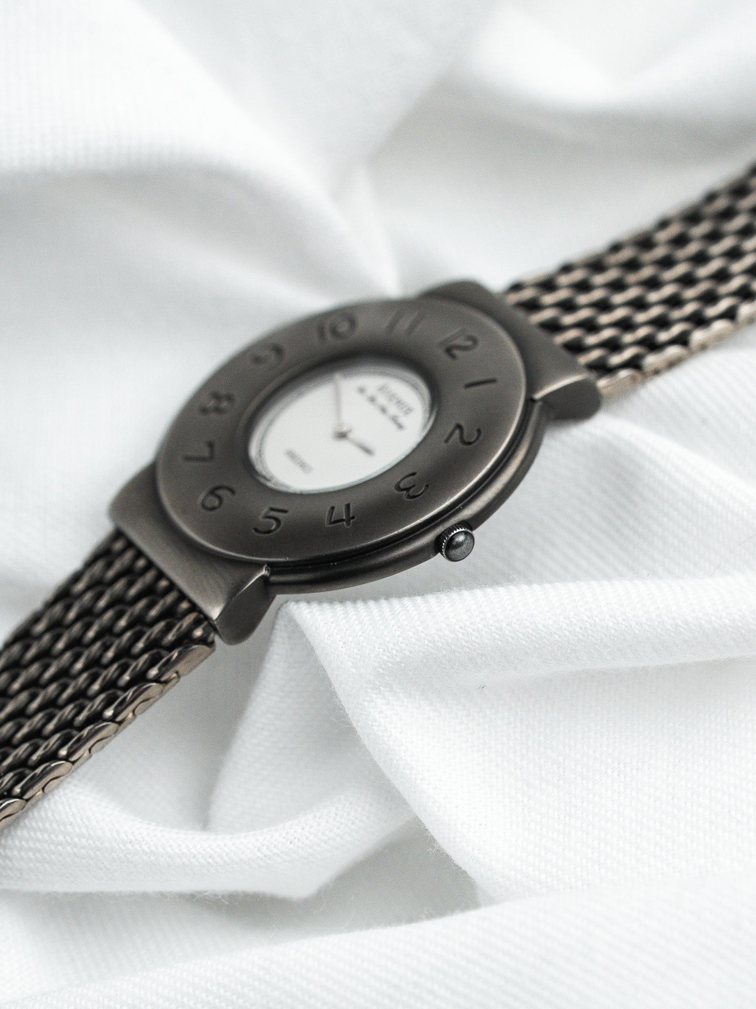 Seiko Avenue Watch 2P20-0560 — Lünette mit erhabenen Ziffern (1997)