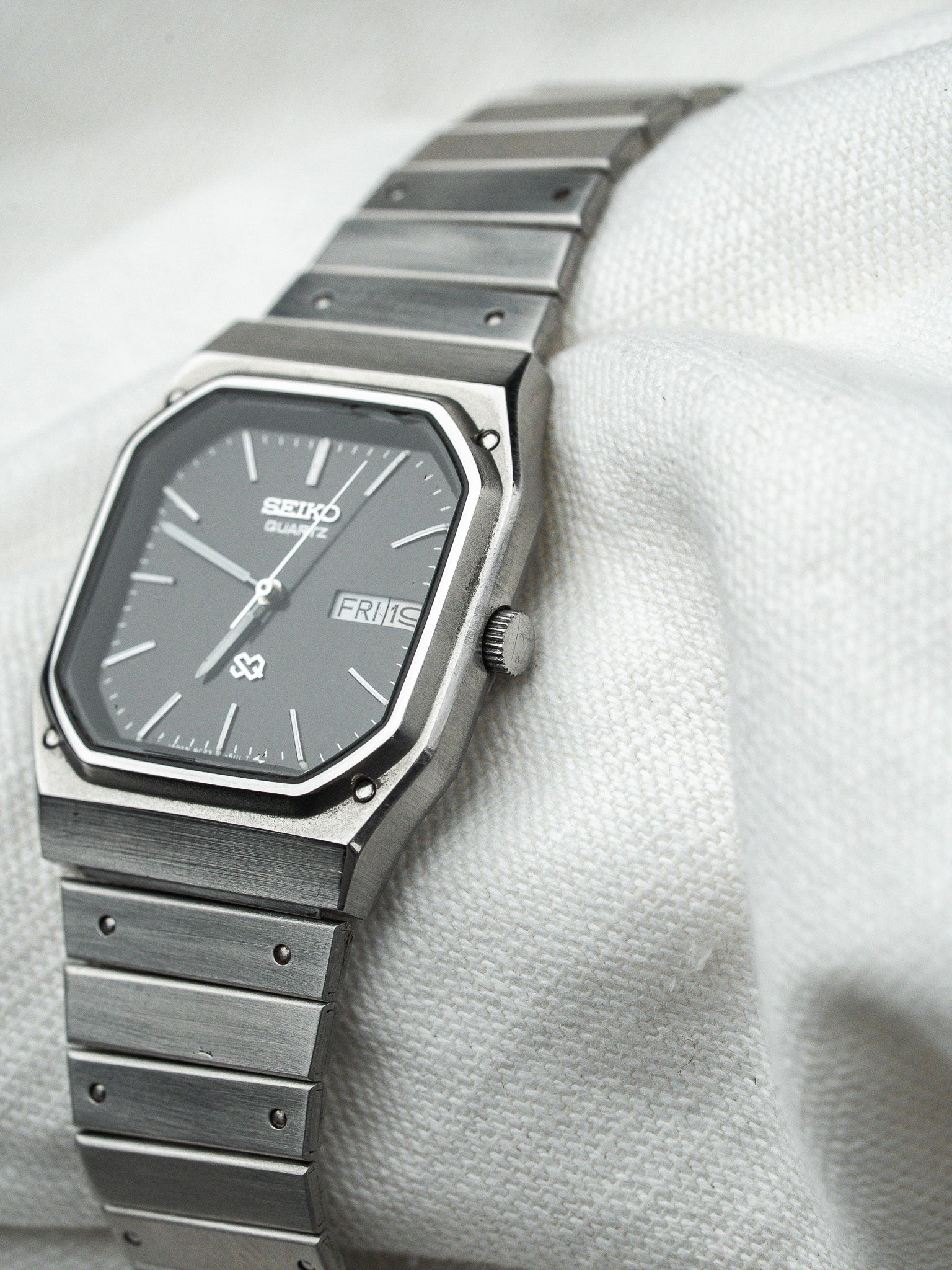Montre Seiko SQ Vintage - Acier Date Jour Noir 8C23-509A (1985) - Atelier Victor