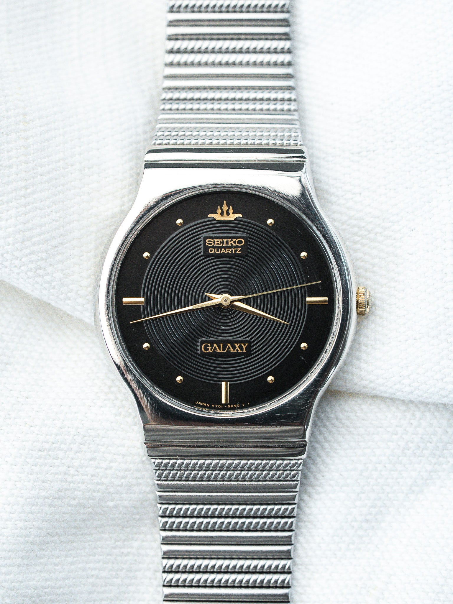 ساعة Seiko Galaxy فينتاج V701-6K90 — قرص غيوشيه أسود (1990)