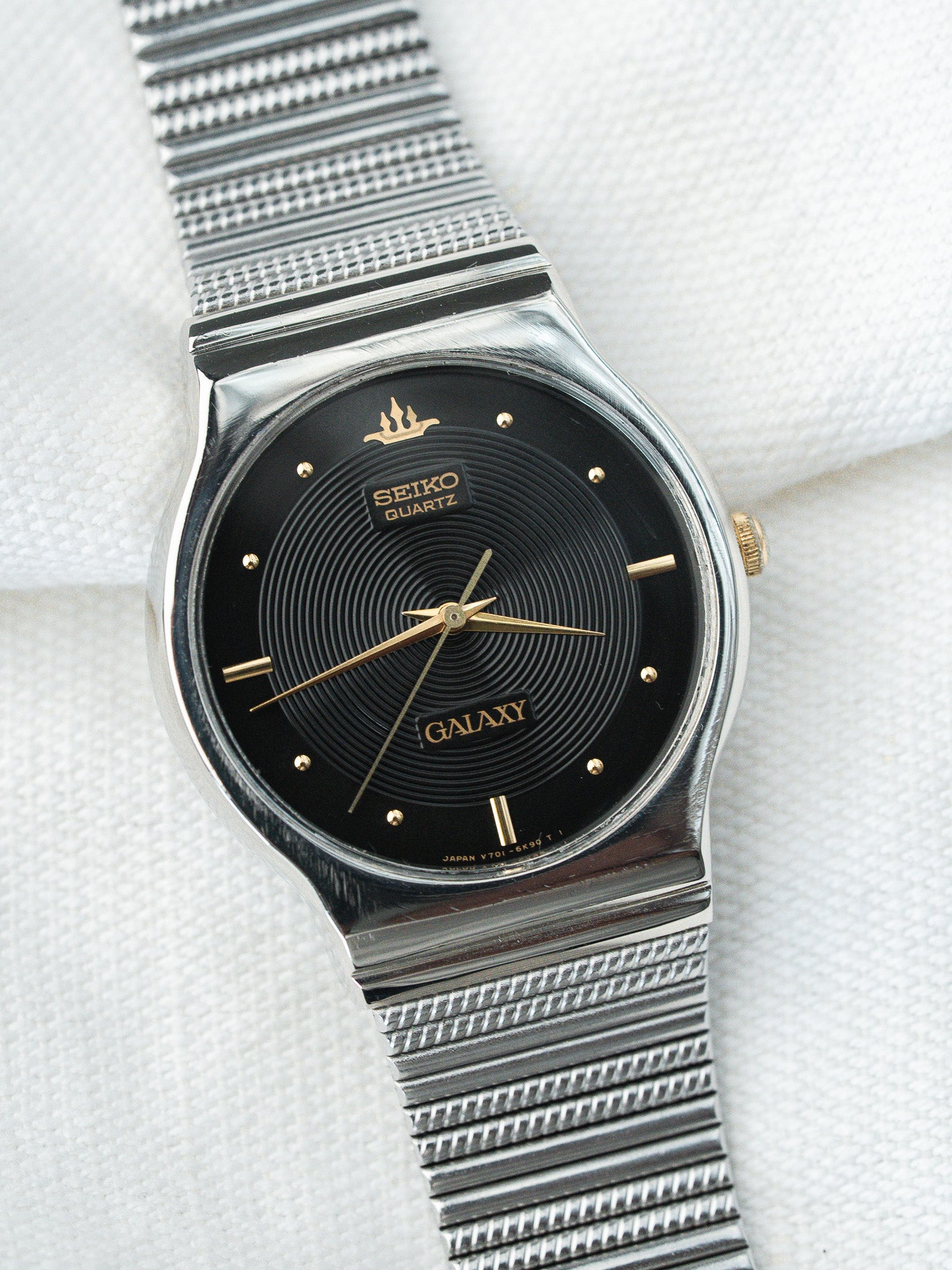 ساعة Seiko Galaxy فينتاج V701-6K90 — قرص غيوشيه أسود (1990)