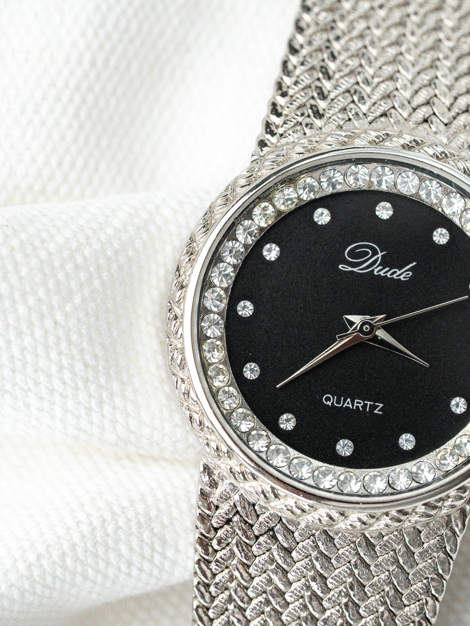 Montre Dude Vintage Quartz — Cadran Noir Zirconium et Maille Tressée (1990s)