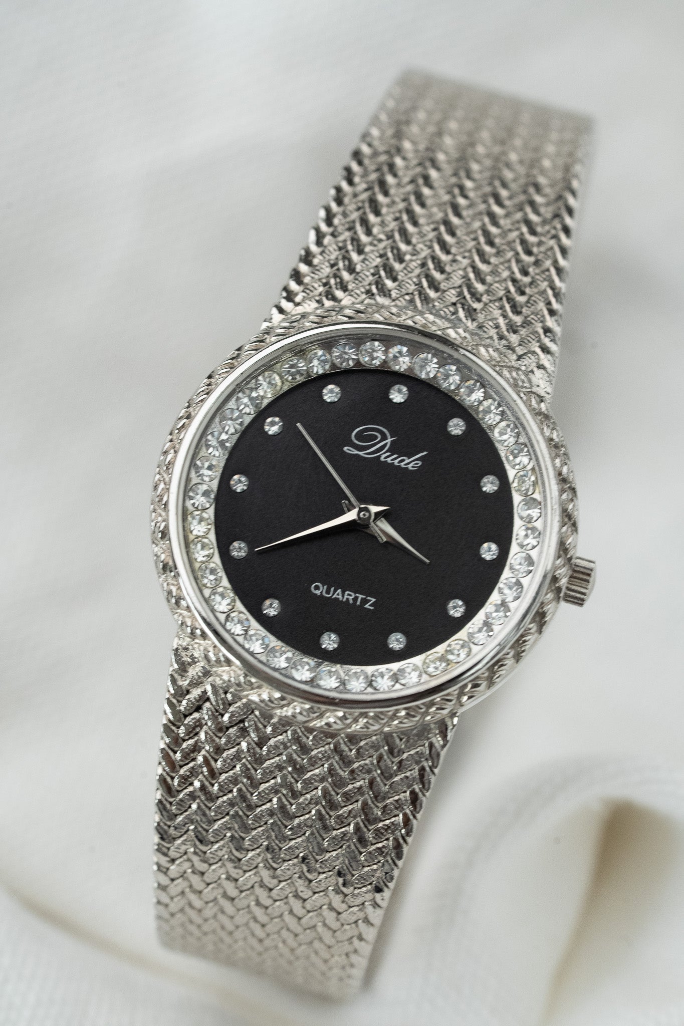Montre Dude Vintage Quartz — Cadran Noir Zirconium et Maille Tressée (1990s)