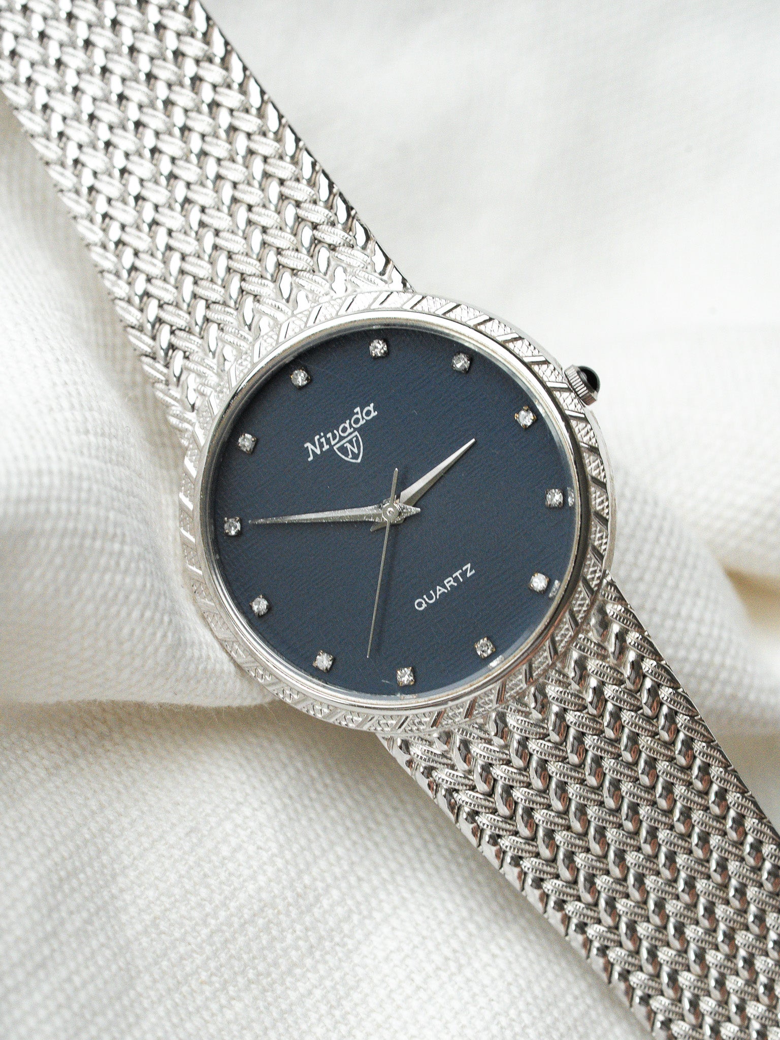 Montre Nivada Vintage Quartz — Cadran Bleu Lin et Maille Tressée (1990s)