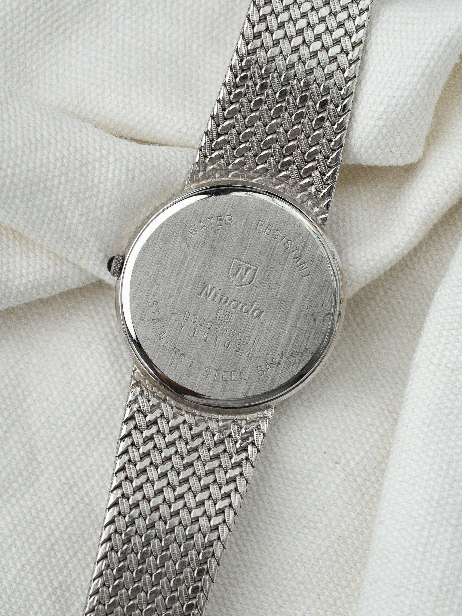 Montre Nivada Vintage Quartz — Cadran Bleu Lin et Maille Tressée (1990s)