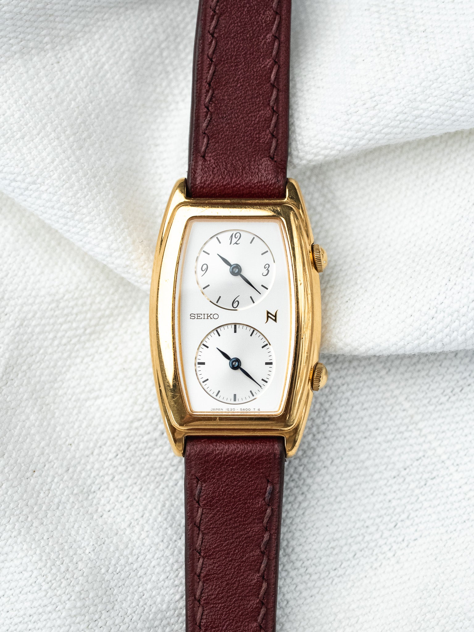 Montre Seiko Dual Time Vintage Plaqué Or — Deux Fuseaux Tonneau Rouge (2005)