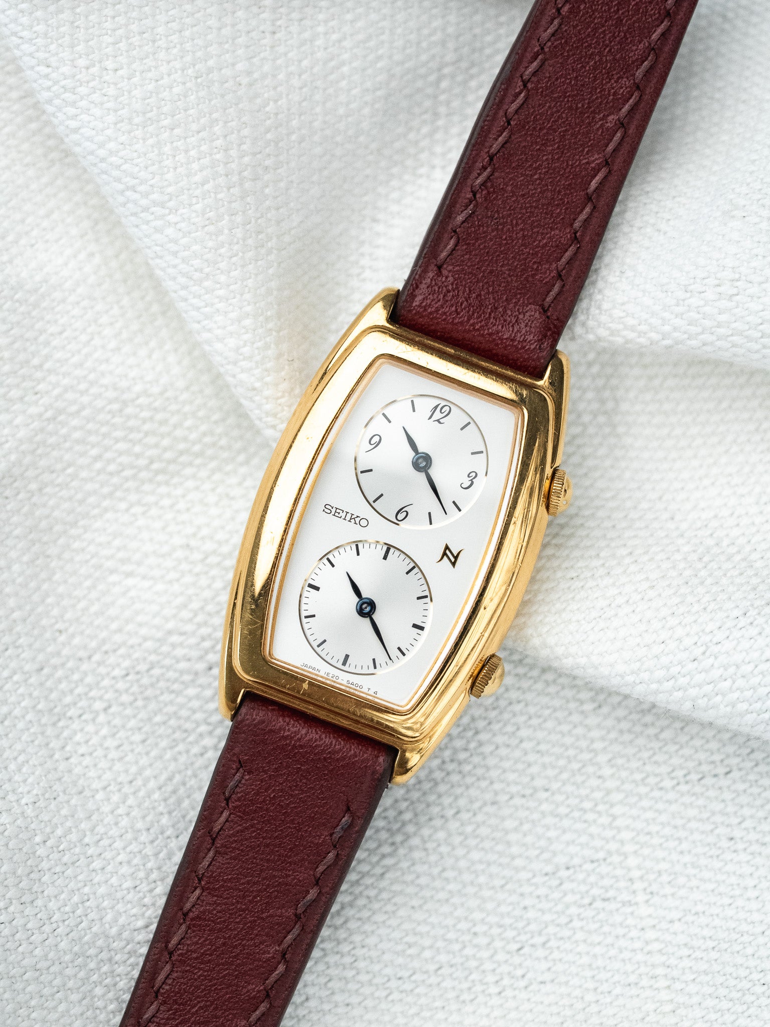 Montre Seiko Dual Time Vintage Plaqué Or — Deux Fuseaux Tonneau Rouge (2005)