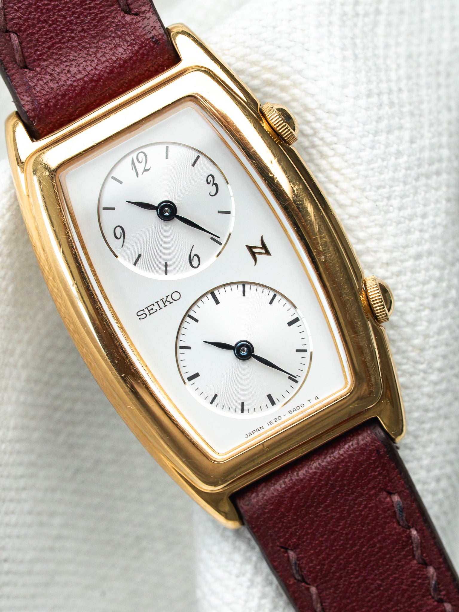 Montre Seiko Dual Time Vintage Plaqué Or — Deux Fuseaux Tonneau Rouge (2005)
