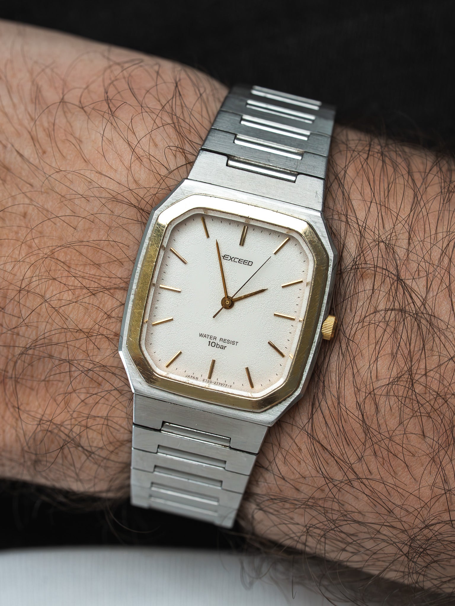 Orologio Citizen Exceed Vintage — Quadrante bianco sabbiato bicolore acciaio oro (1990s)