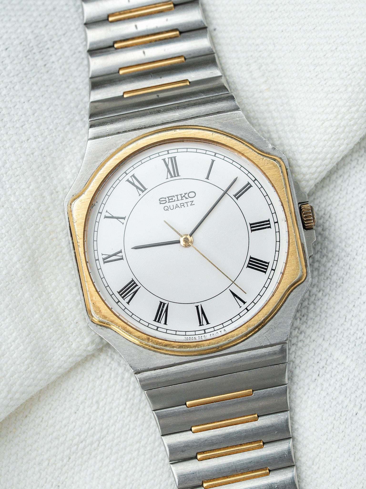 复古 Seiko 双色八角形腕表 — 白色表盘,罗马数字 (1983)