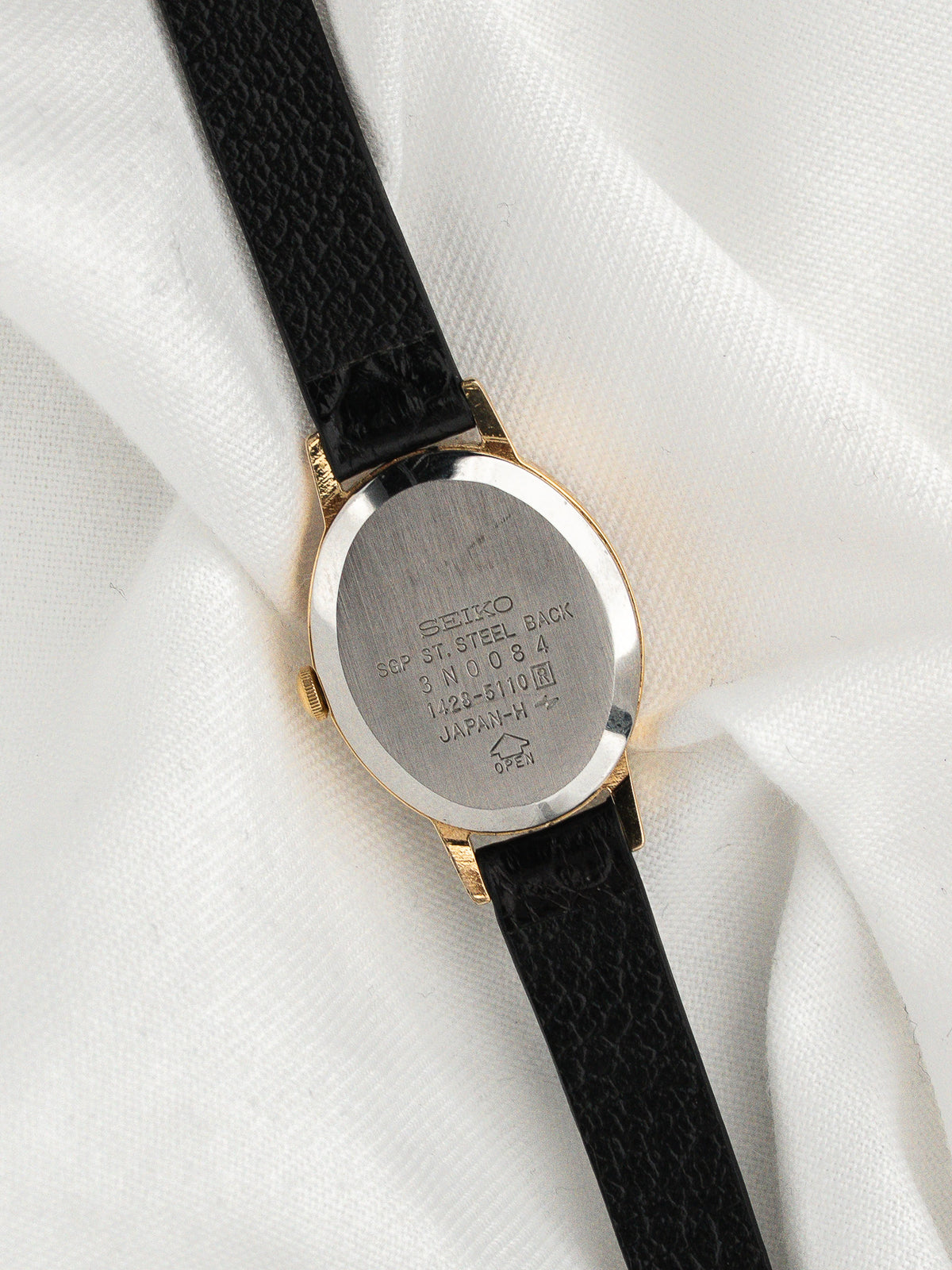 Vintage Seiko Watch 1428-5110 — Oval, Lünette mit Blattmotiven (1983)