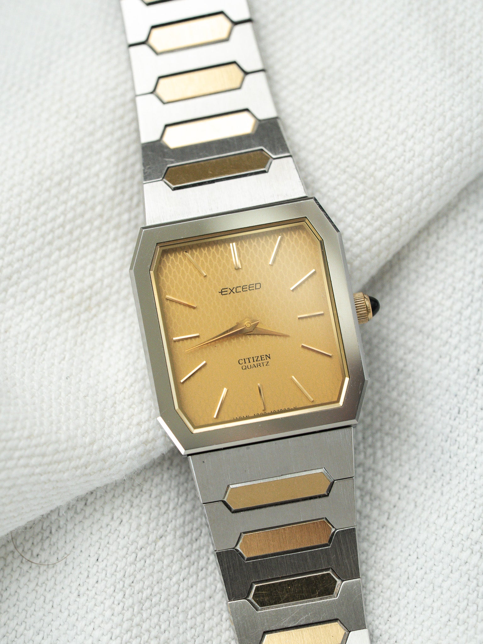 Vintage Citizen Exceed Steel Watch — Guilloché Gold Dial (1981)