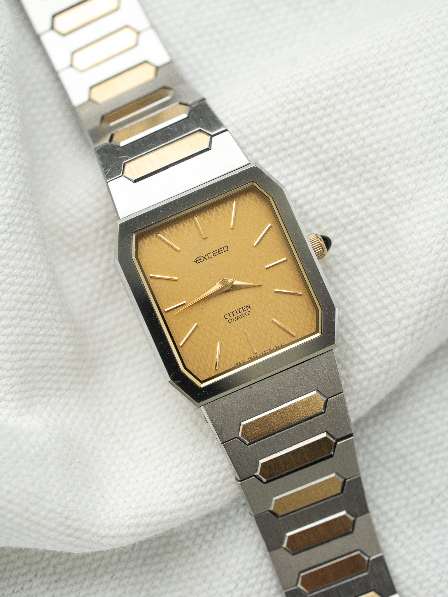 Vintage Citizen Exceed Steel Watch — Guilloché Gold Dial (1981)