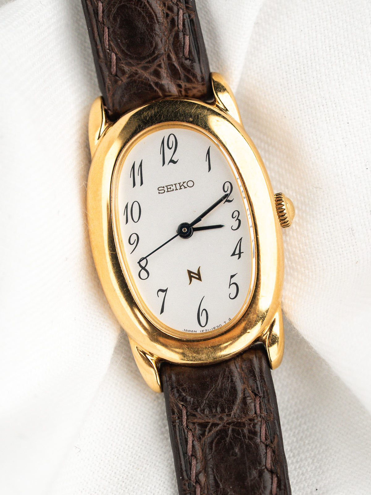 Couronne dorée d'origine - Montre Seiko Noie 1F21-5B70 - Atelier Victor