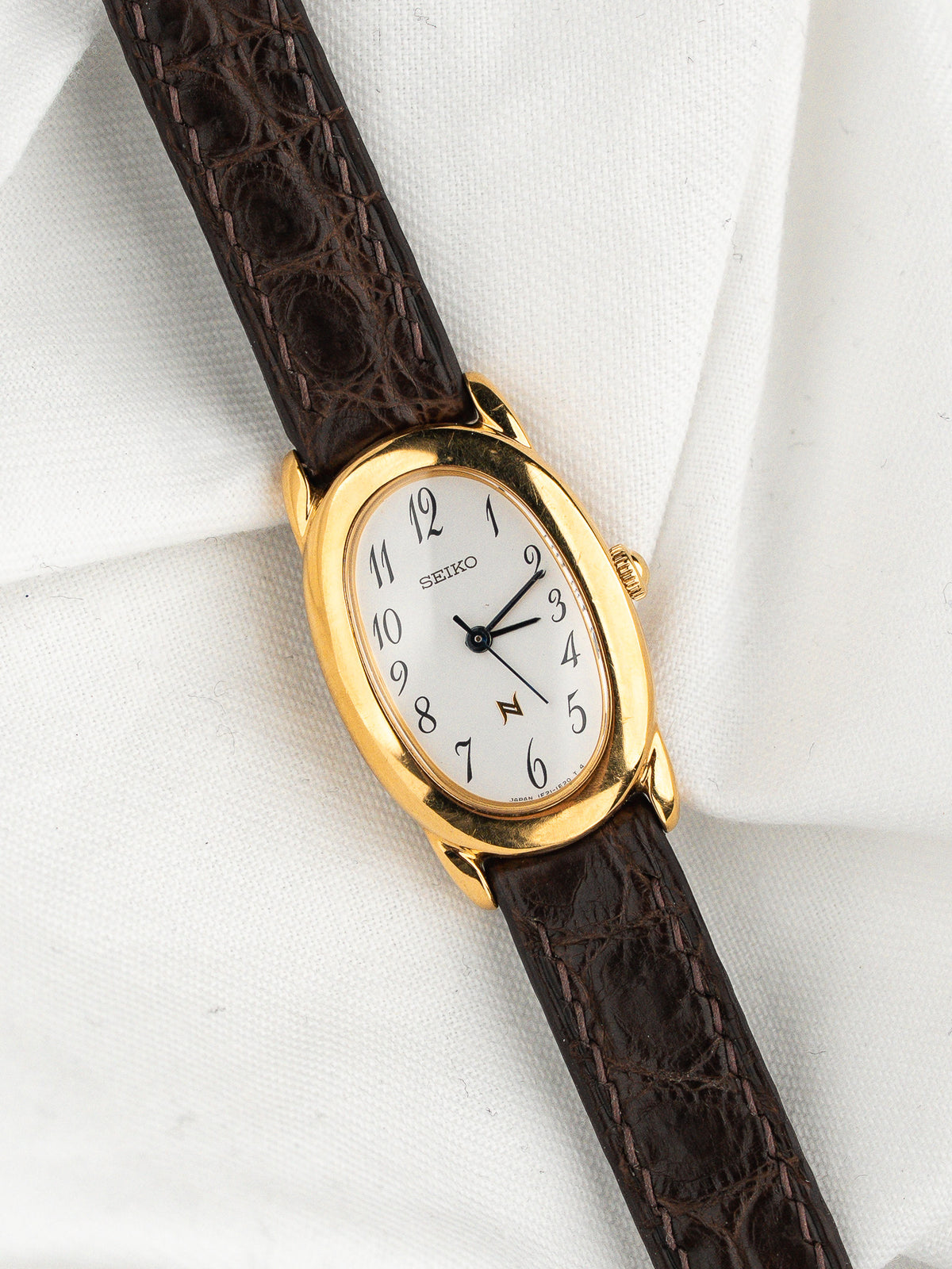 Signature Seiko et monogramme Noie - Montre Seiko Noie 1F21-5B70 - Atelier Victor