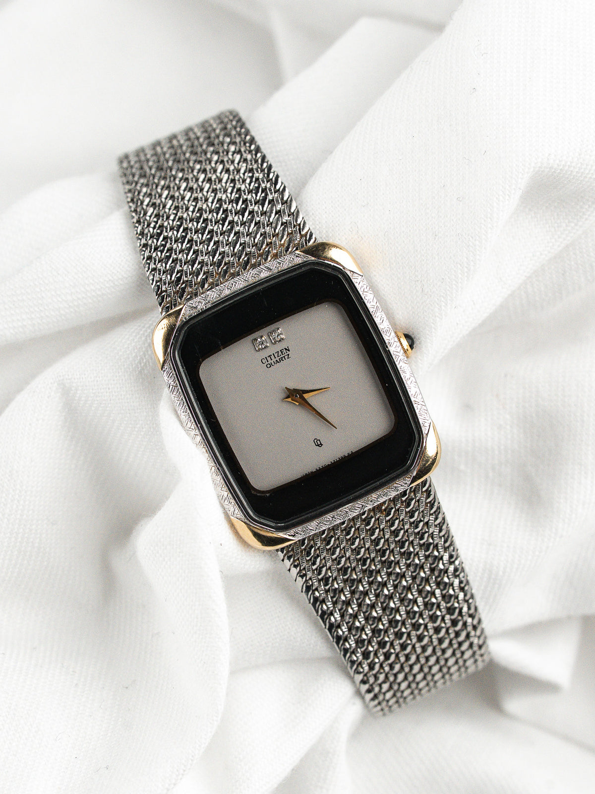 Citizen Quartz 签名与 CQ 字母组合标识 - Citizen Coussin T4-320743 Watch - Atelier Victor