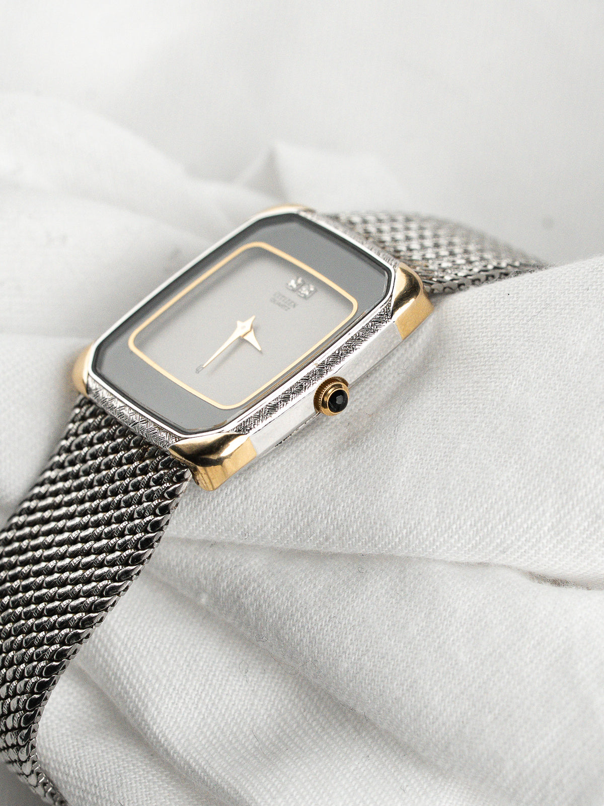 配米兰表链的完整视图 - Citizen Coussin T4-320743 Watch - Atelier Victor