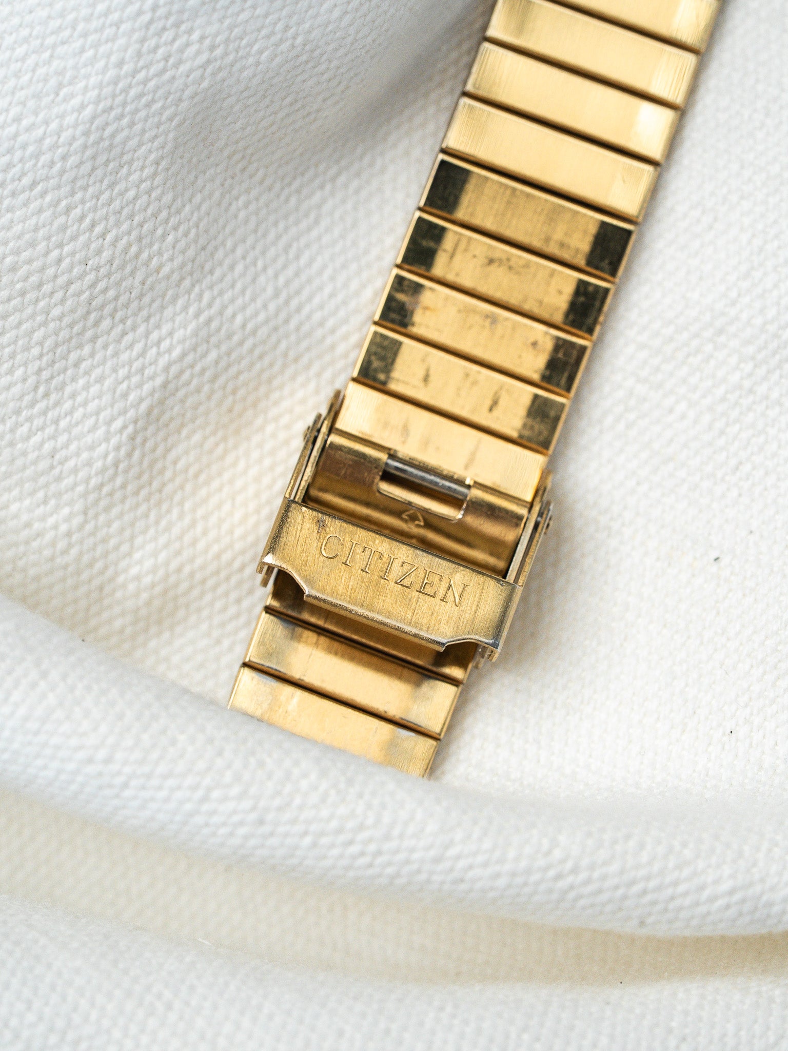 Vintage Citizen Quartz Gold-Plated Watch — Two-Tone Golden Dial (1986)