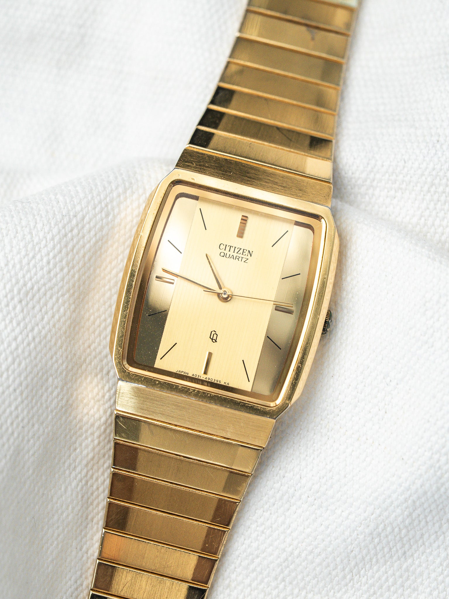 Vintage Citizen Quartz Gold-Plated Watch — Two-Tone Golden Dial (1986)
