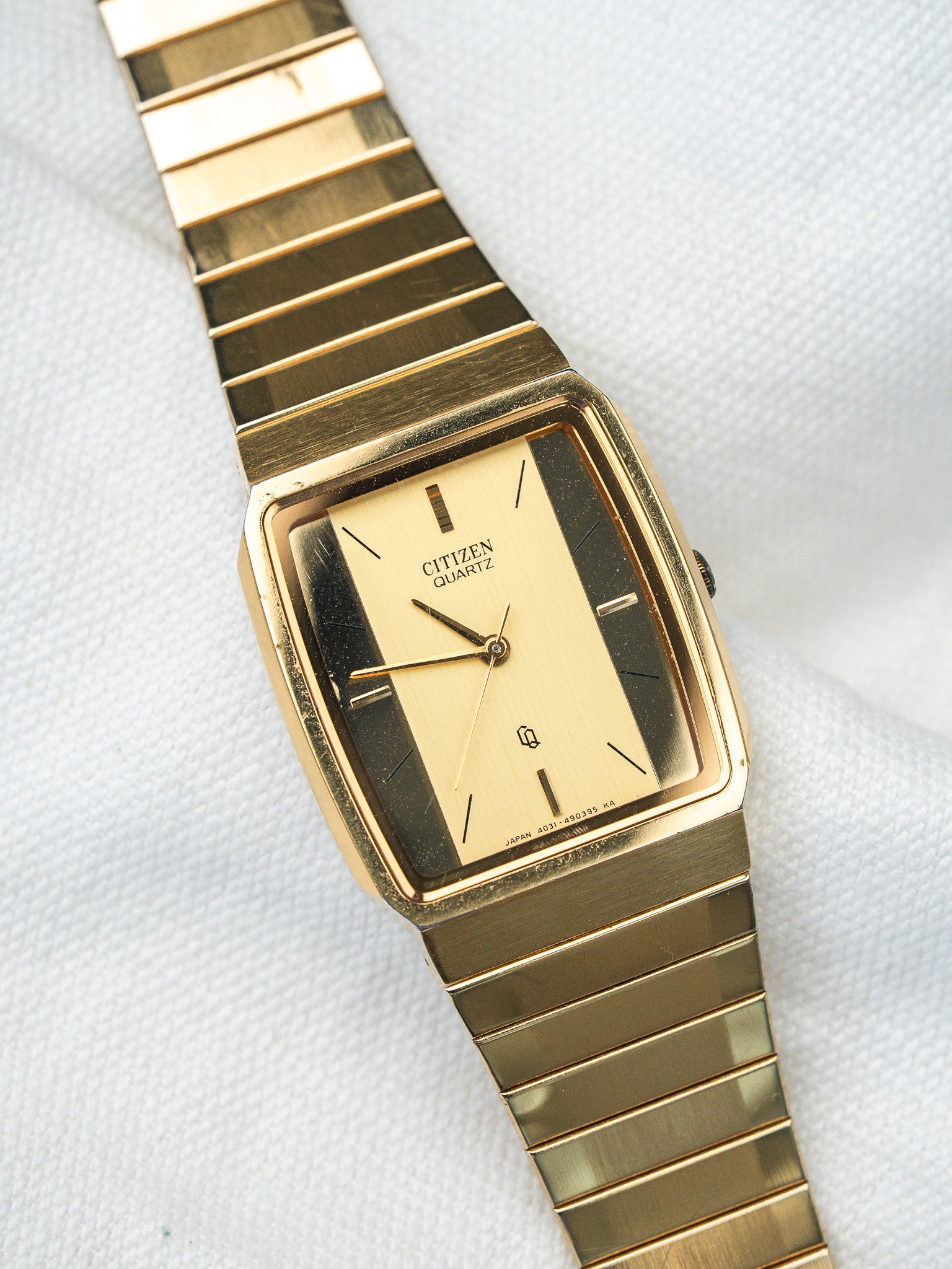 Vintage Citizen Quartz Gold-Plated Watch — Two-Tone Golden Dial (1986)