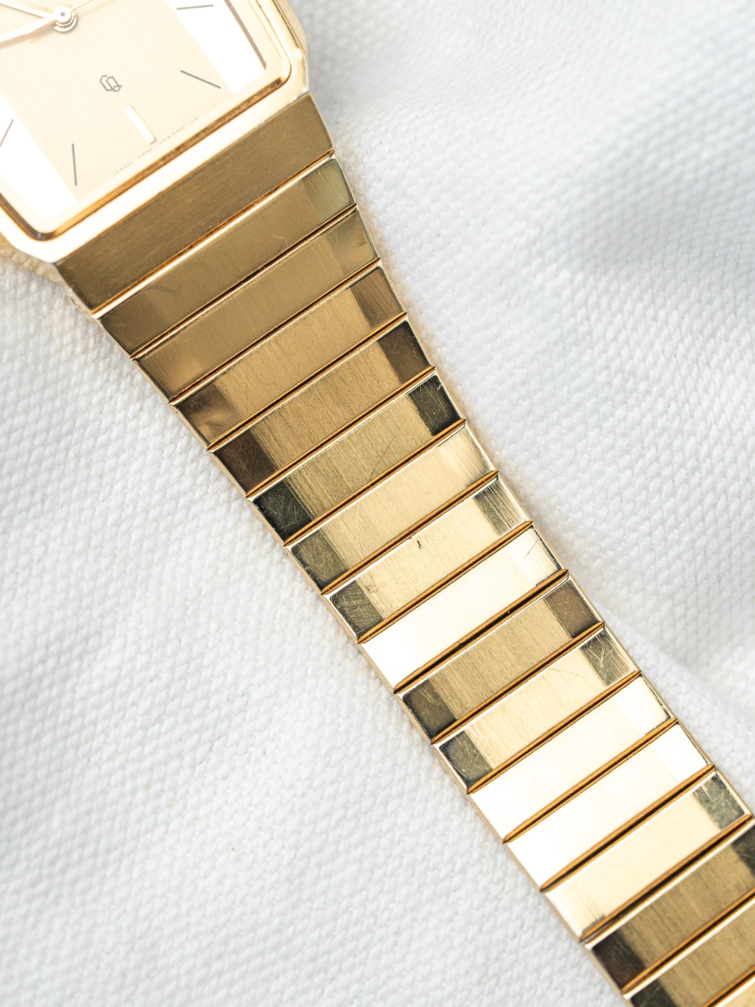 Vintage Citizen Quartz Gold-Plated Watch — Two-Tone Golden Dial (1986)