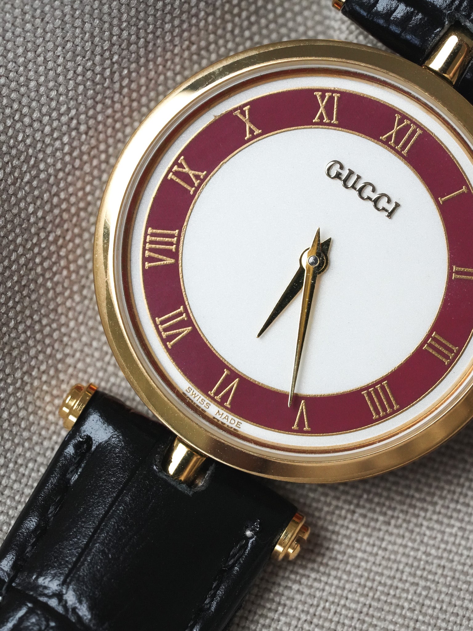 Gucci - Ronde Or et rouge boitier laque rouge Gucci - 1990s