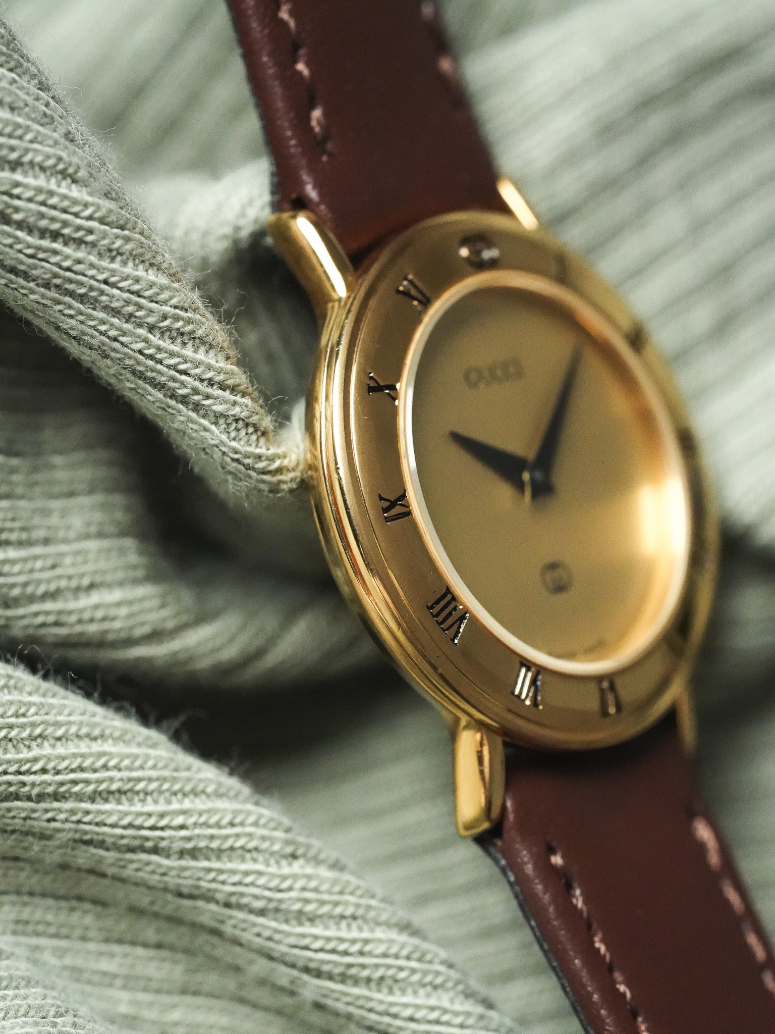 Gucci - Mini Round Gold Dial Gold - 1990s