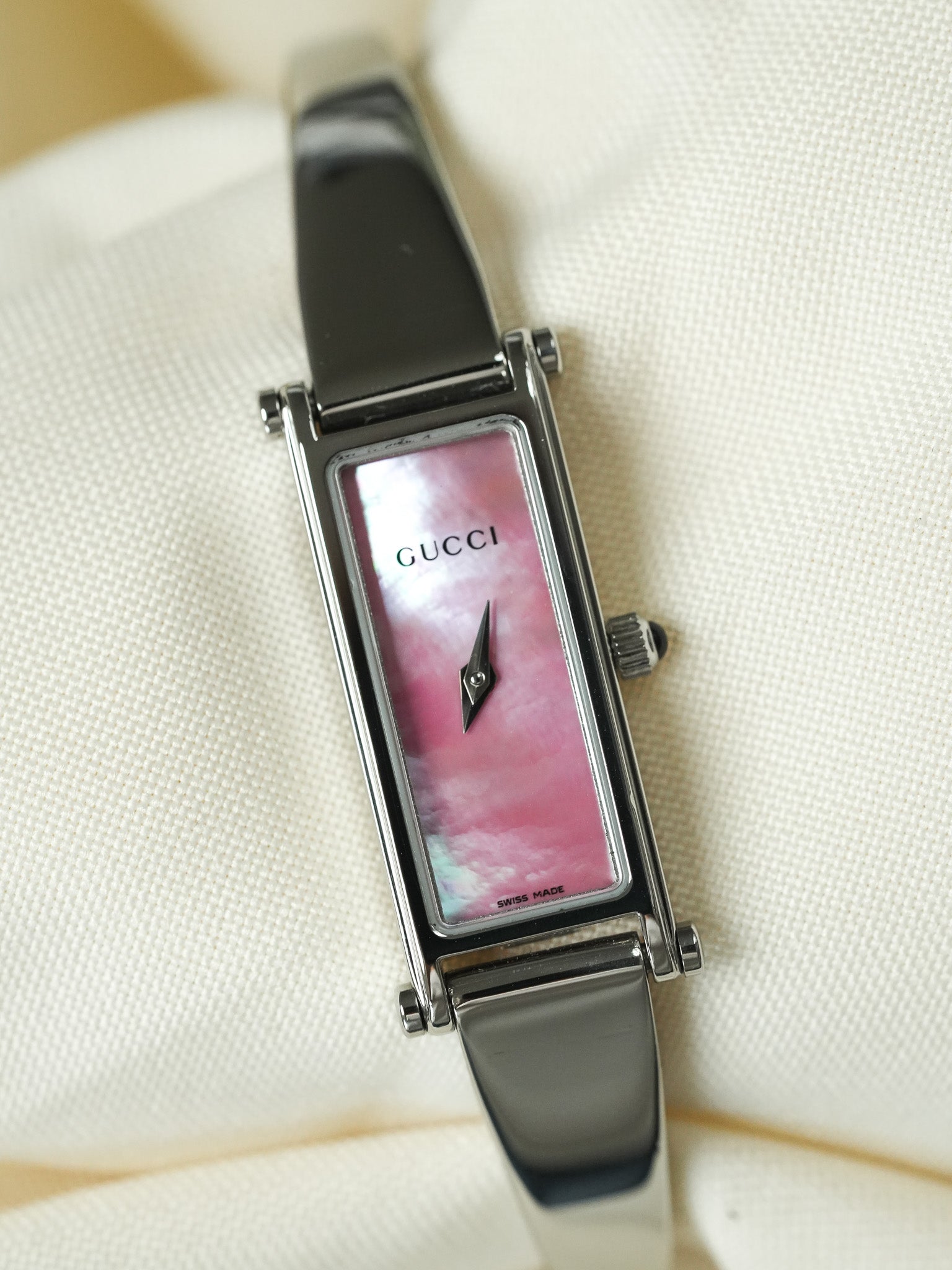 Gucci - Tank Armreif Stahl Zifferblatt Perlmutt - 1990s