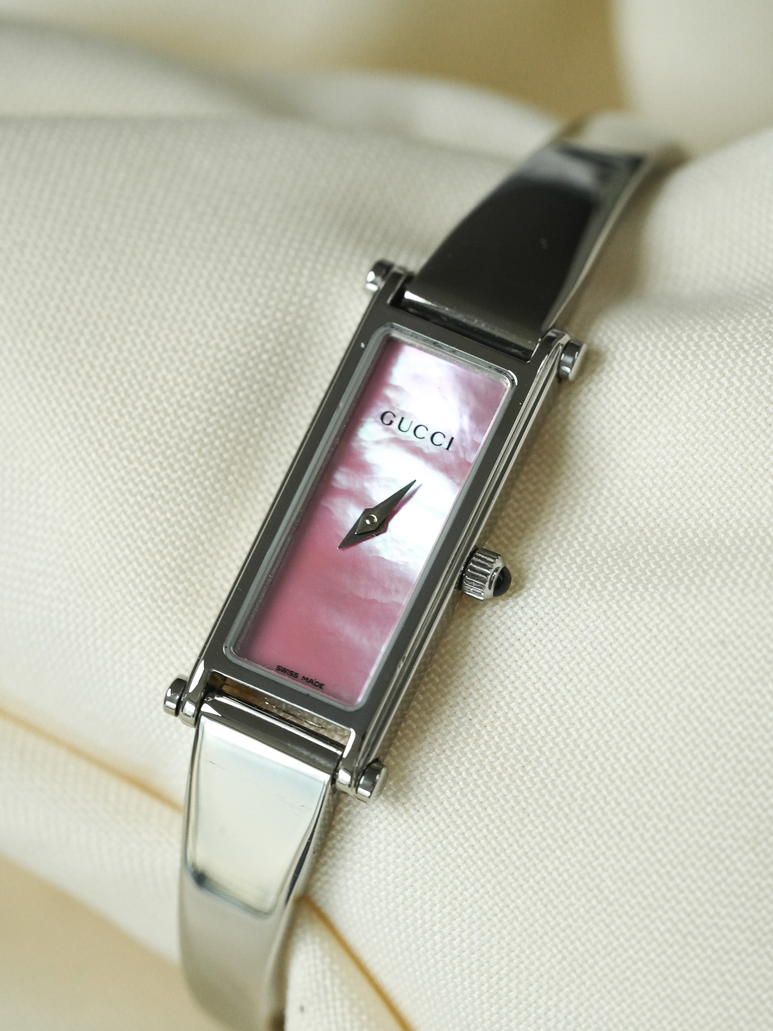 Gucci - Tank Armreif Stahl Zifferblatt Perlmutt - 1990s