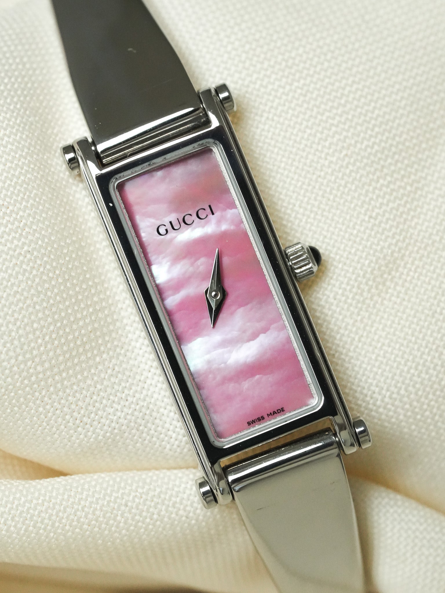 Gucci - Tank Armreif Stahl Zifferblatt Perlmutt - 1990s