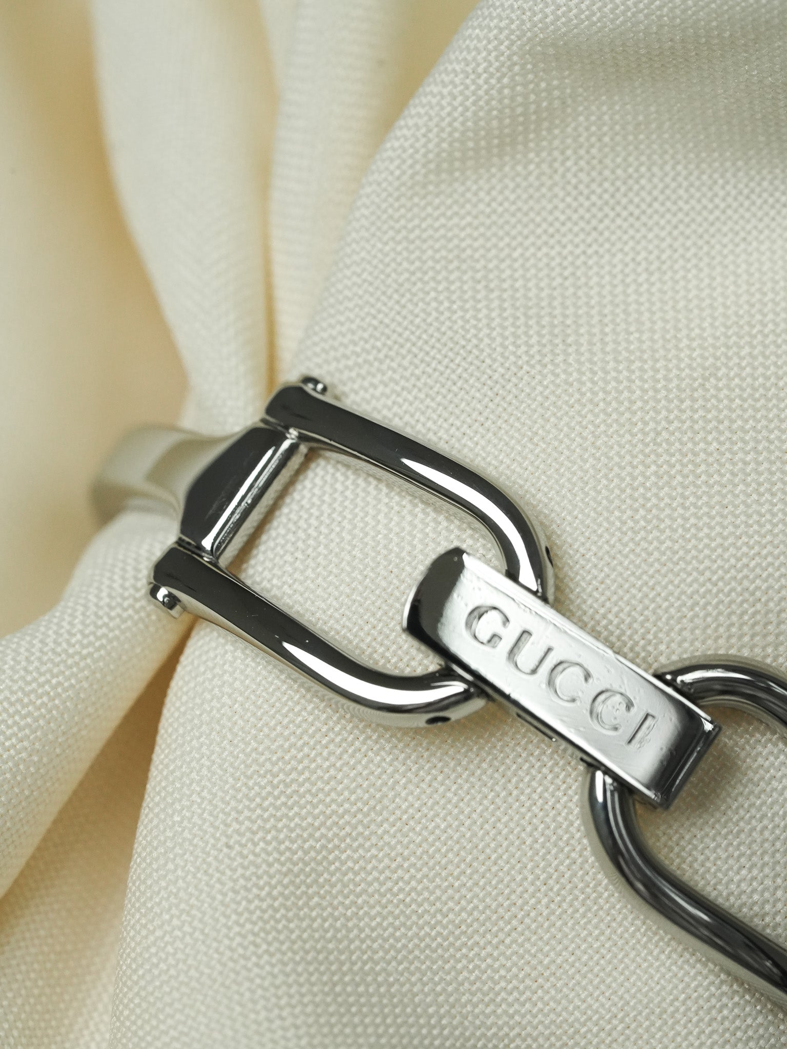 Gucci - Tank Armreif Stahl Zifferblatt Perlmutt - 1990s