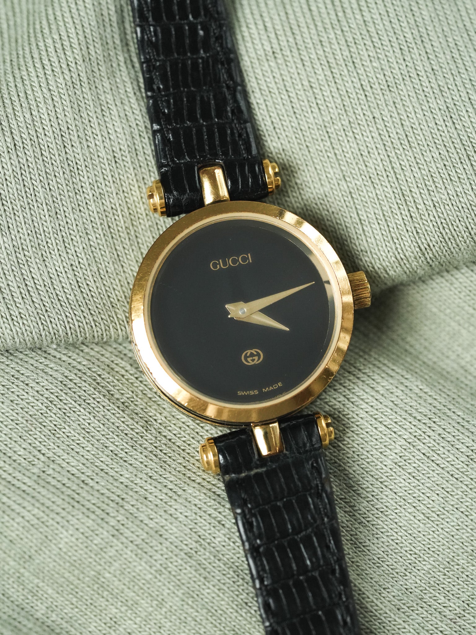 Gucci - Mini Ronde Or laque noir cornes centrales - 1990s