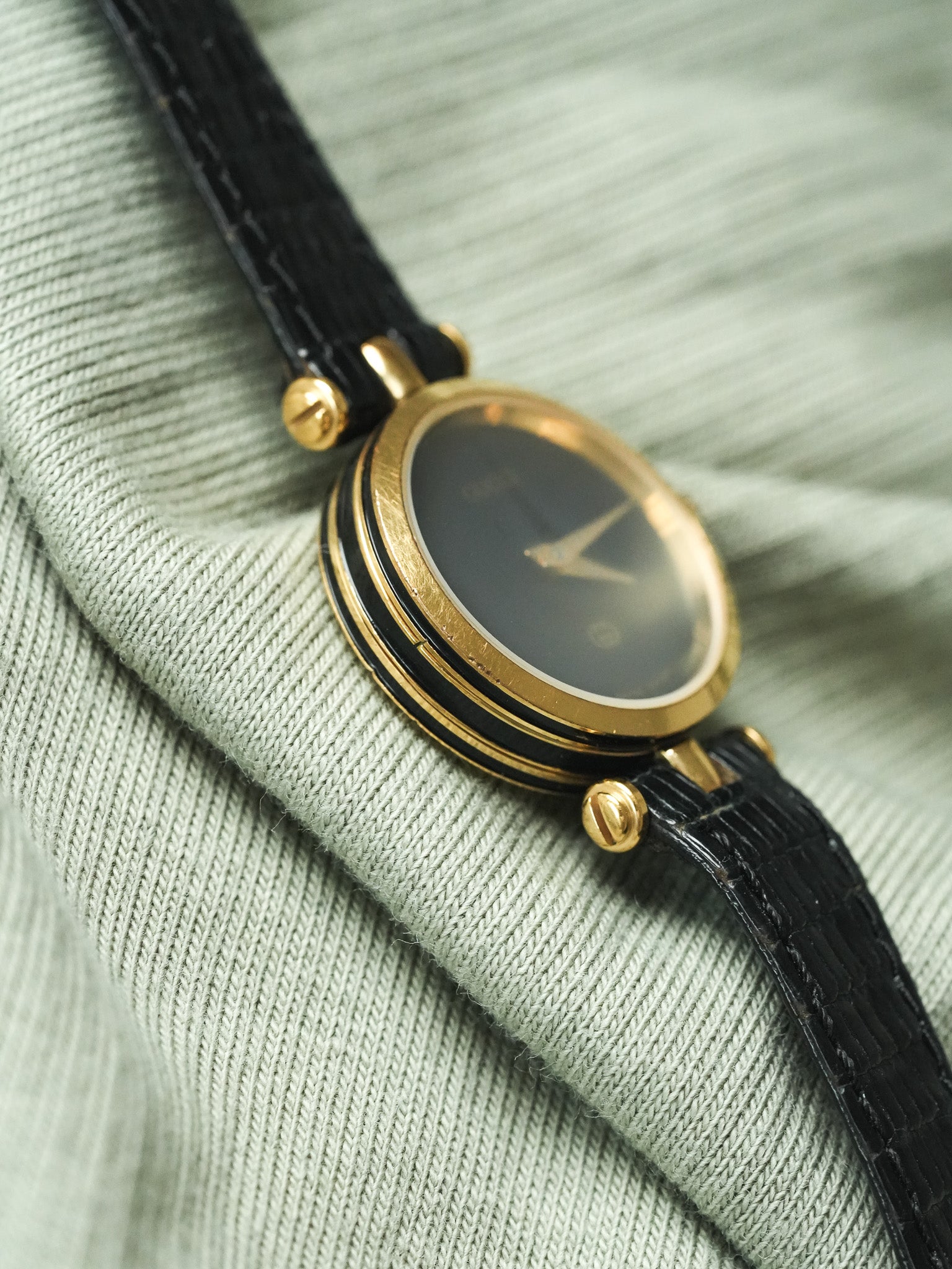 Gucci - Mini Ronde Or laque noir cornes centrales - 1990s