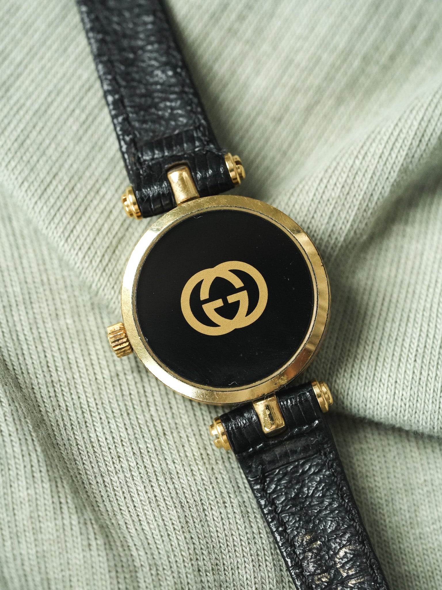 Gucci - Mini Ronde Or laque noir cornes centrales - 1990s