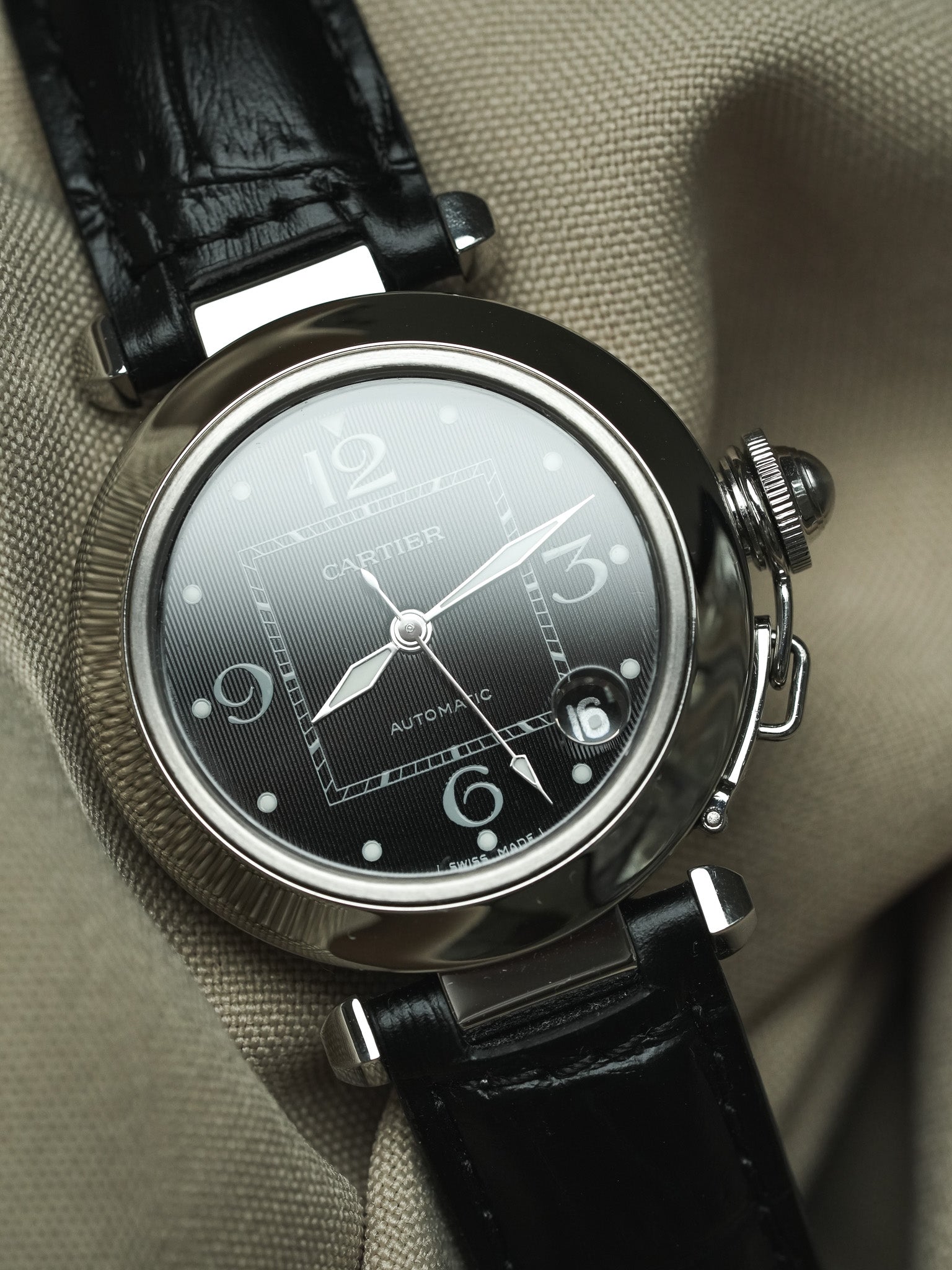 Cartier - Pasha 2324 Cuir Date Blanc Tapissé - 2000s