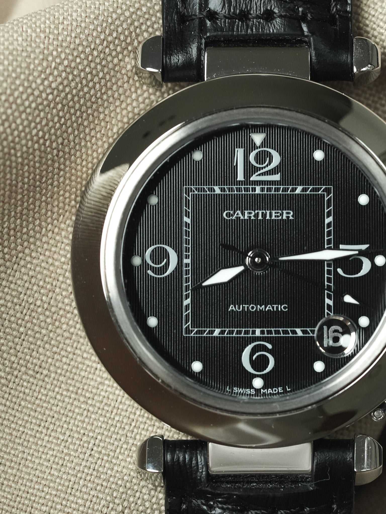 Cartier - Pasha 2324 Cuir Date Blanc Tapissé - 2000s