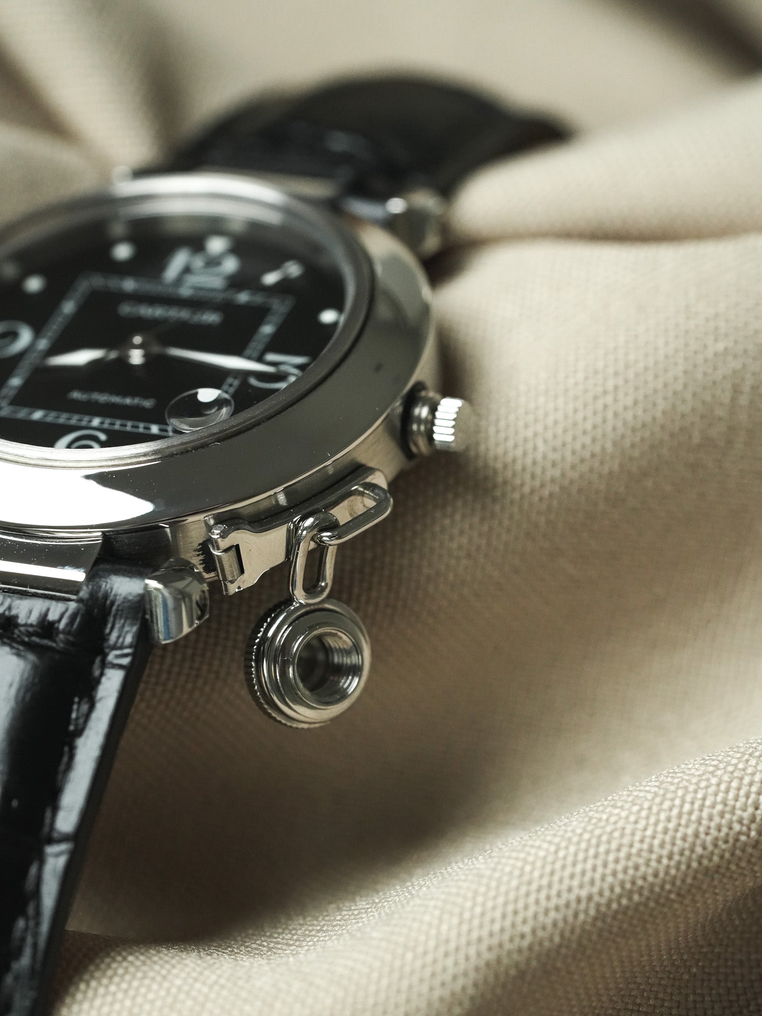 Cartier - Pasha 2324 Cuir Date Blanc Tapissé - 2000s