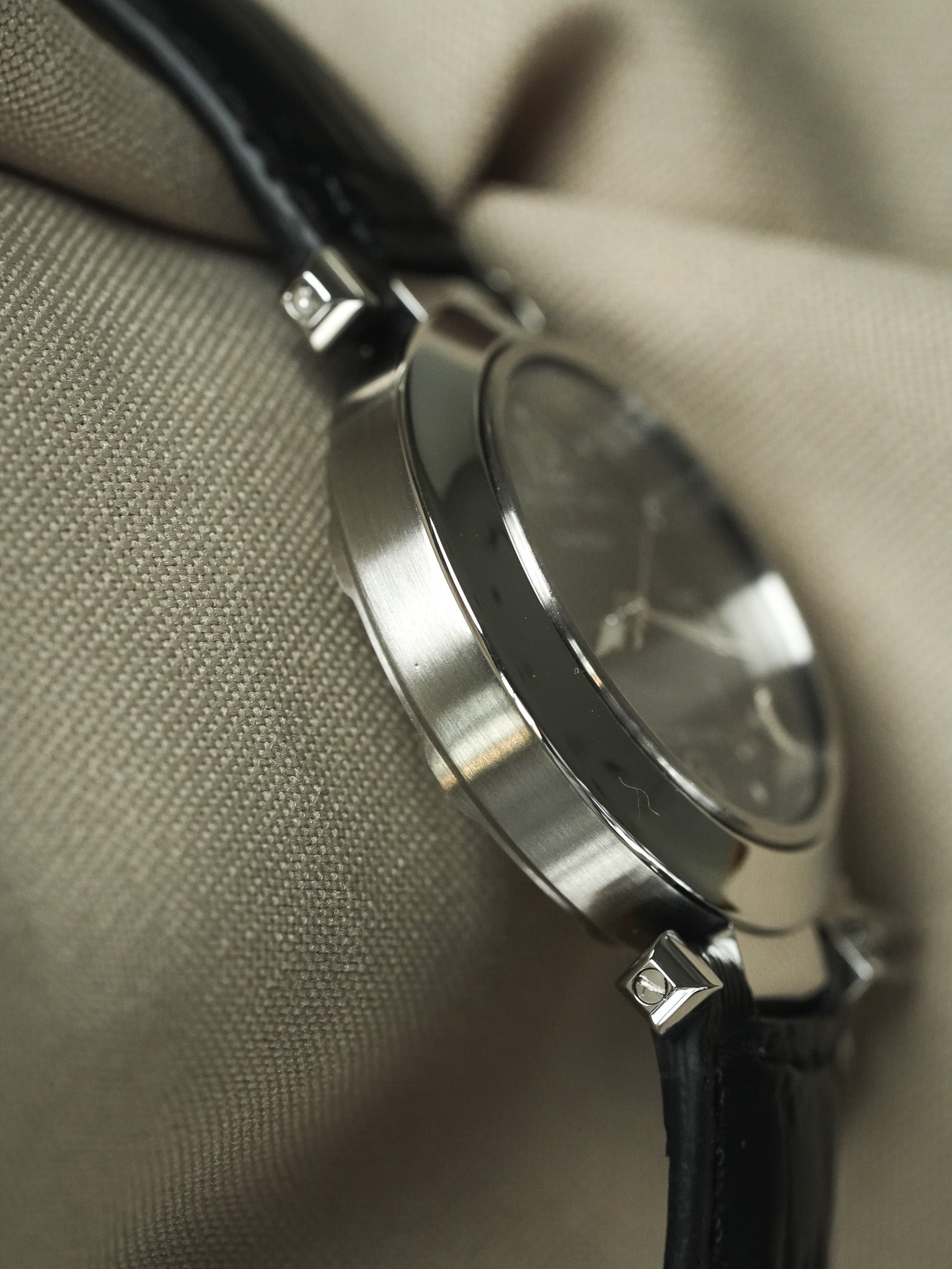 Cartier - Pasha 2324 Cuir Date Blanc Tapissé - 2000s