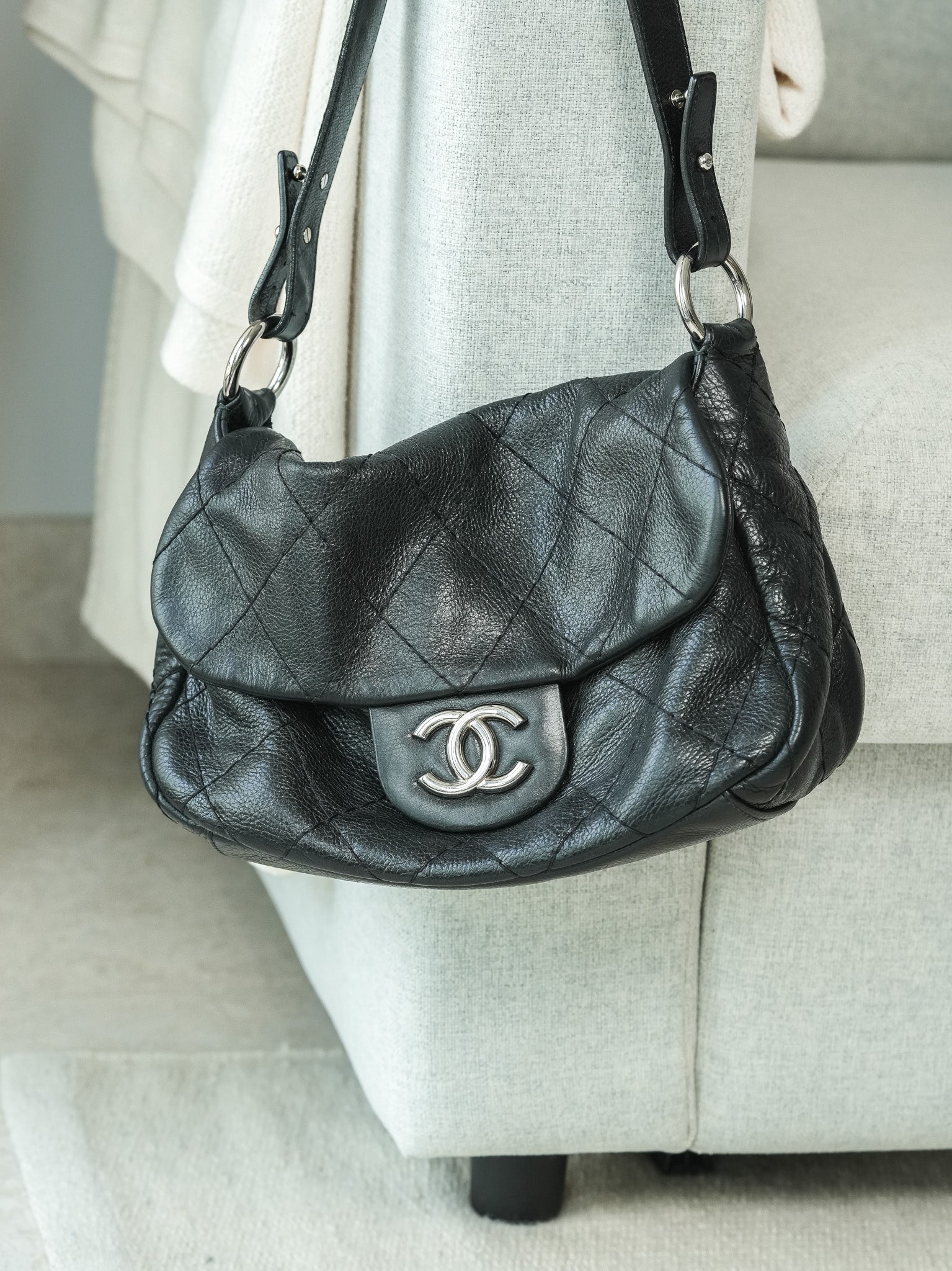 Borsa a Mano Chanel Trapuntata Vintage Pelle di Vitello Granulata Nera - Donna