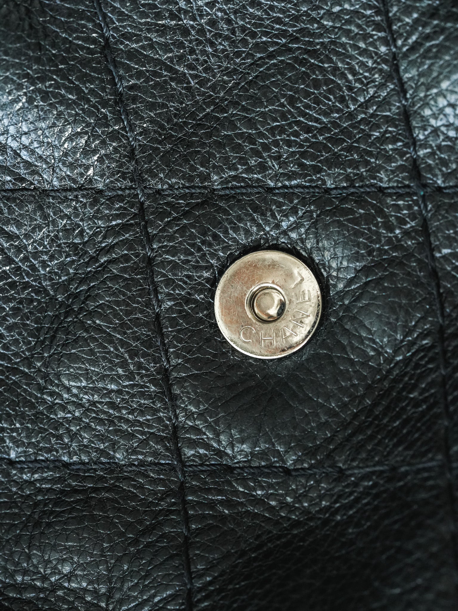 Borsa a Mano Chanel Trapuntata Vintage Pelle di Vitello Granulata Nera - Donna