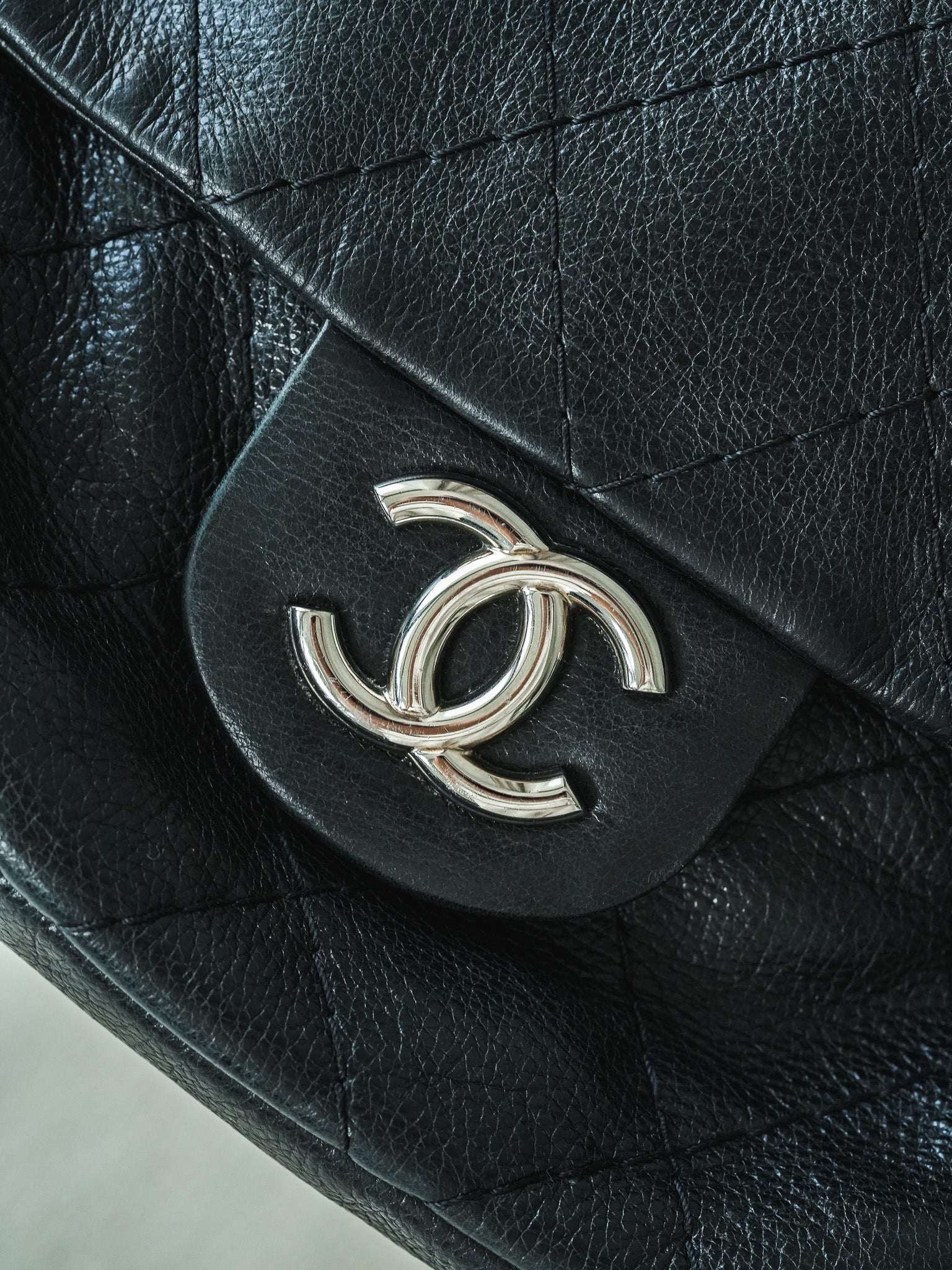 Borsa a Mano Chanel Trapuntata Vintage Pelle di Vitello Granulata Nera - Donna