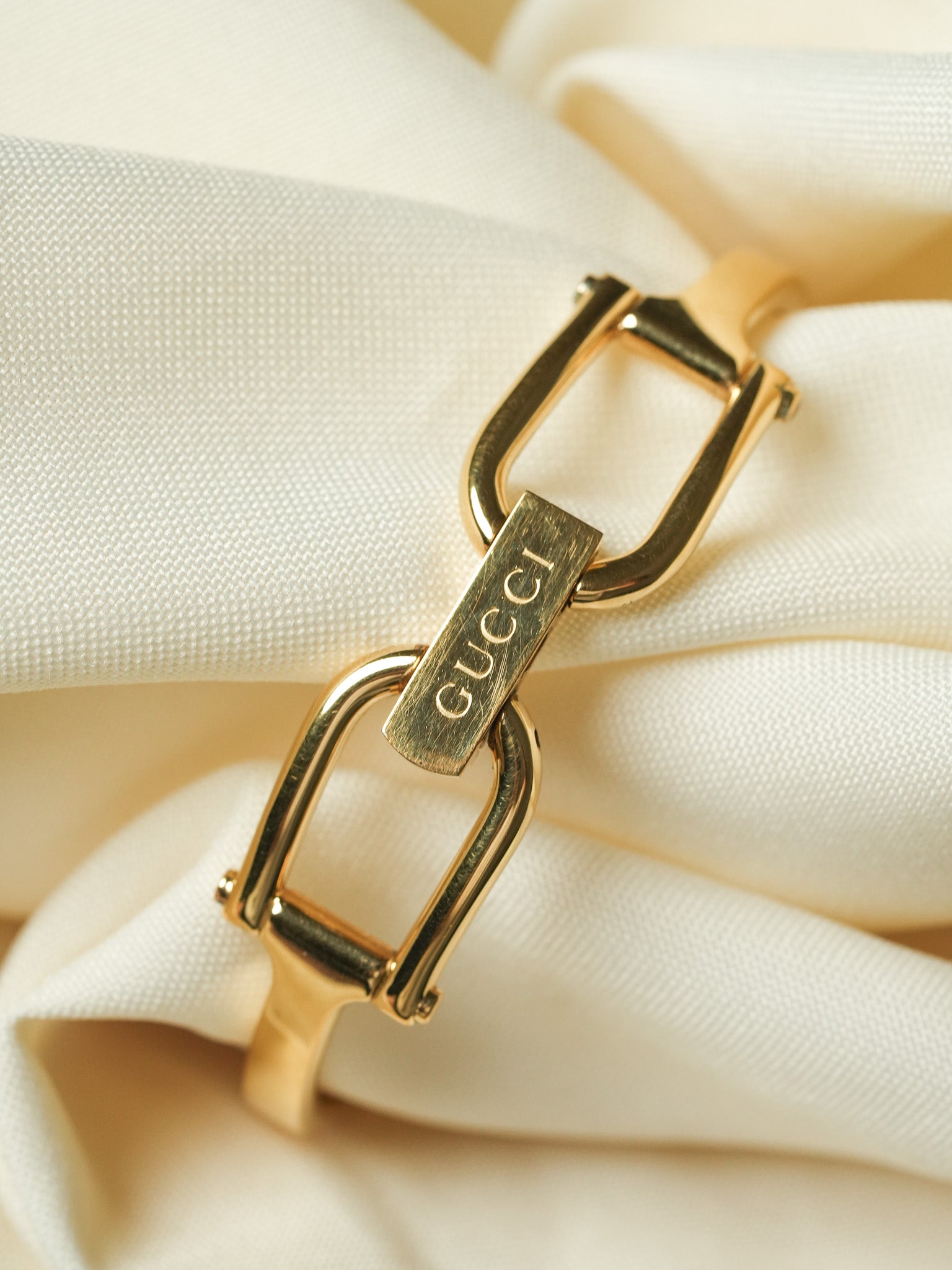 Gucci - Tank Gold Armreif Zifferblatt rosa Perlmutt - 1990s