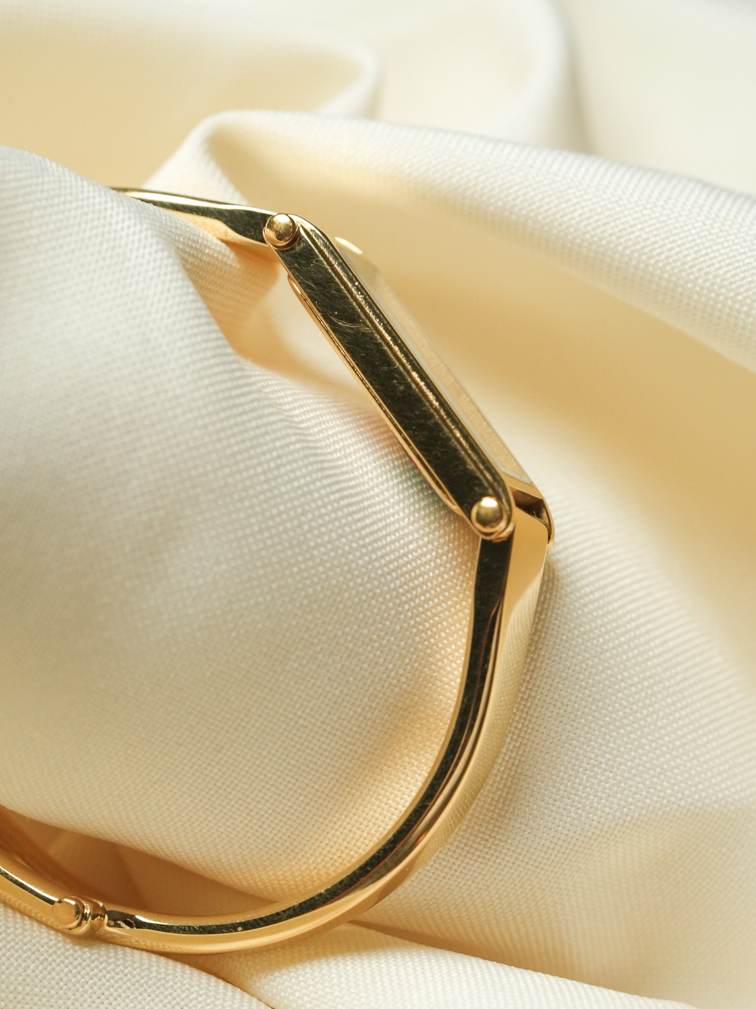 Gucci - Tank Gold Armreif Zifferblatt rosa Perlmutt - 1990s