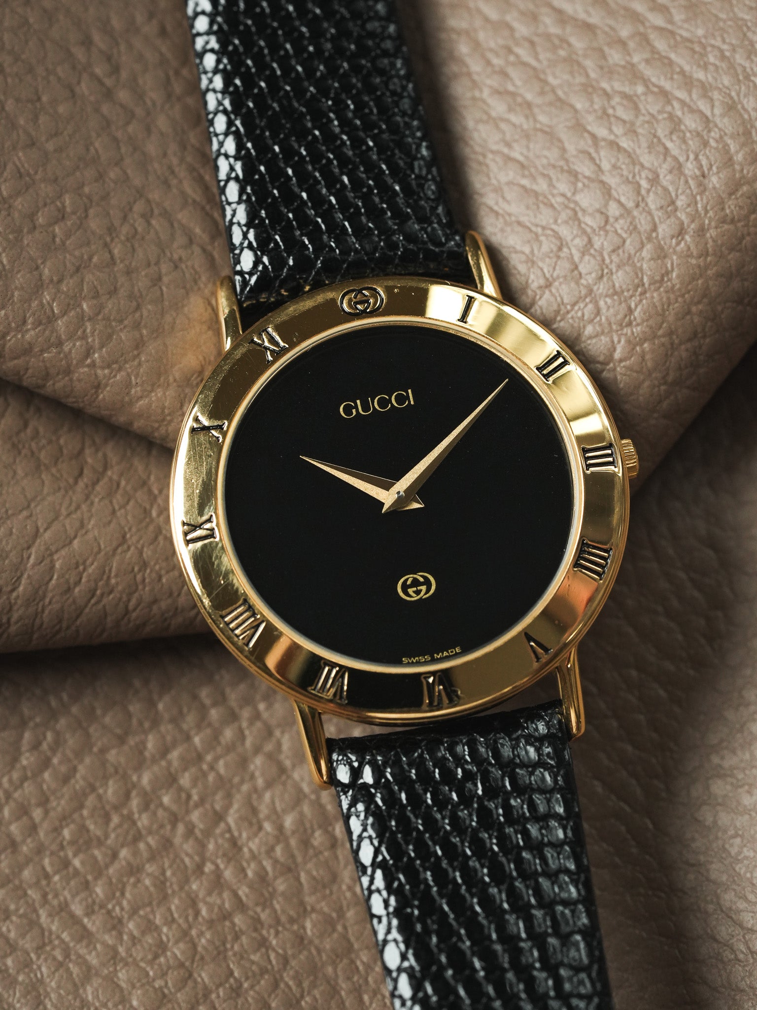 Gucci - Runde oder römische Zifferblatt schwarzes Zifferblatt (0289470) - 1990s
