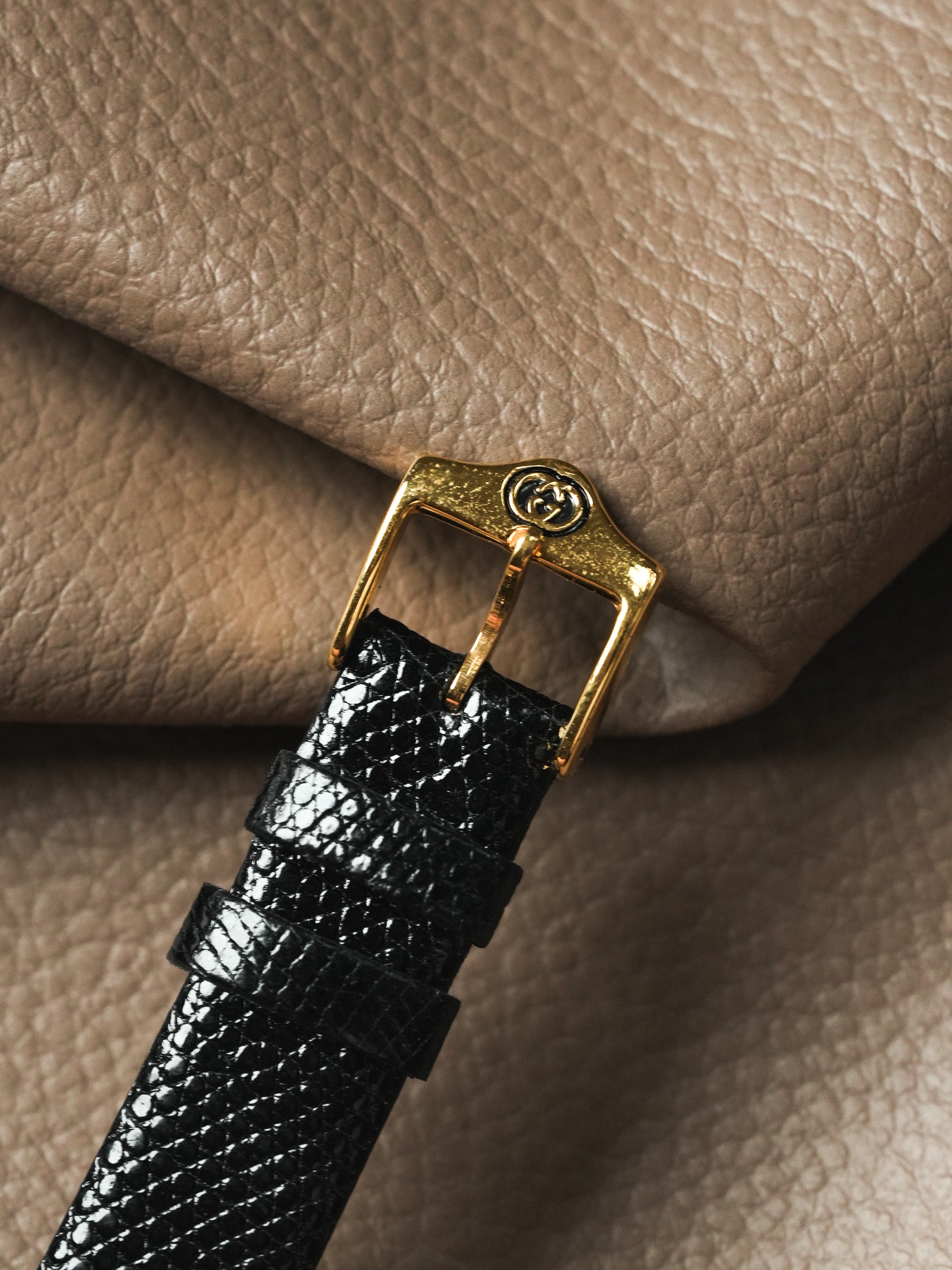 Gucci - Runde oder römische Zifferblatt schwarzes Zifferblatt (0289470) - 1990s