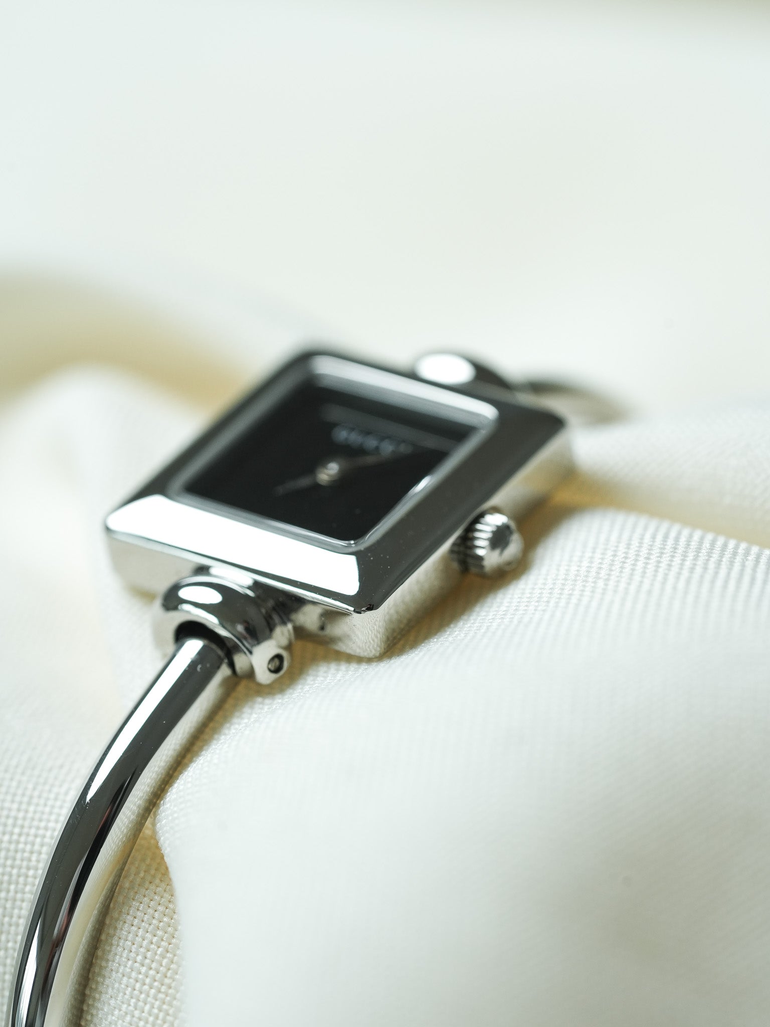 Gucci - سوار مربع أسود من الفولاذ - 1990s